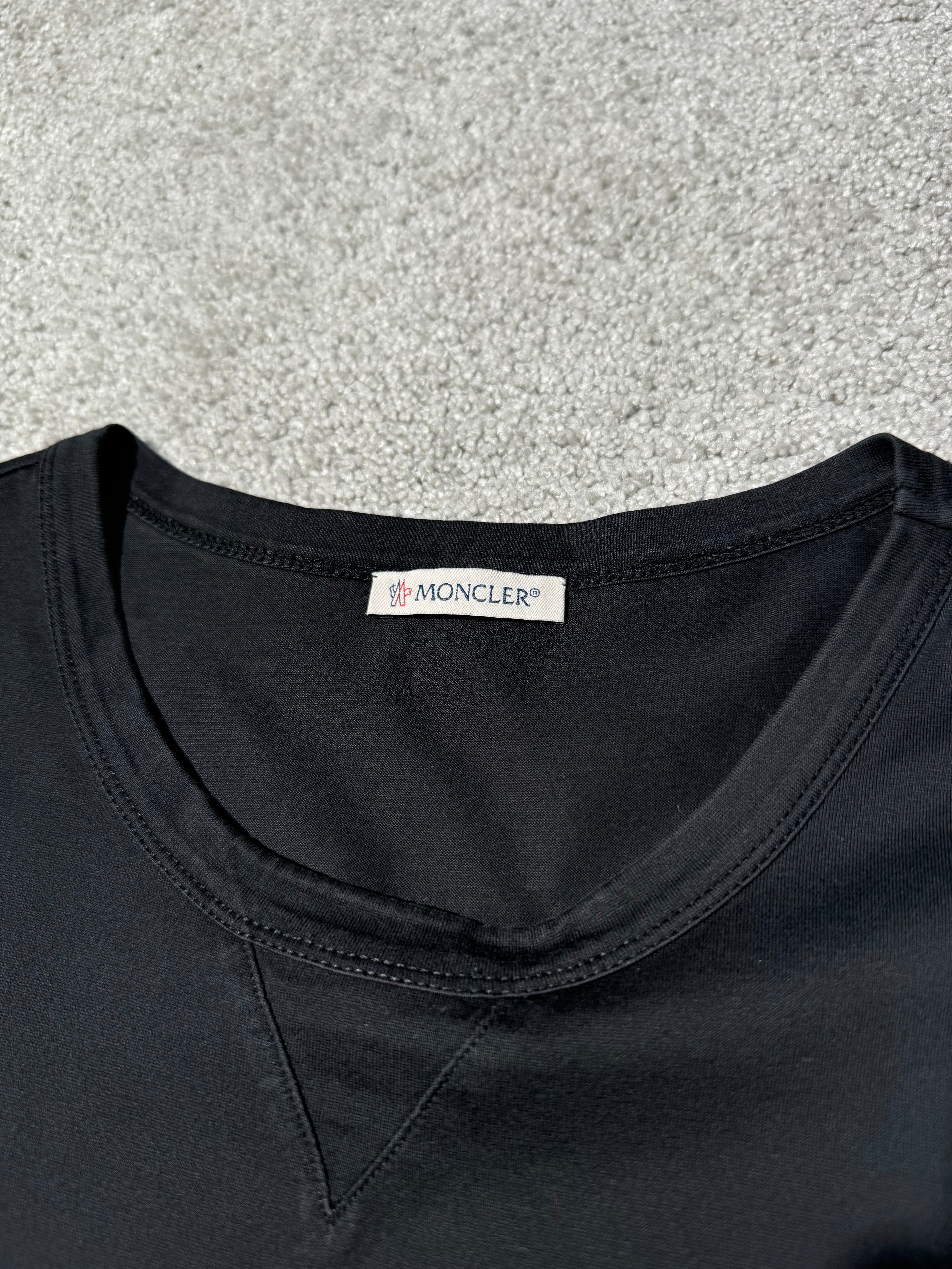 Moncler T-Paita (Fittaa M)