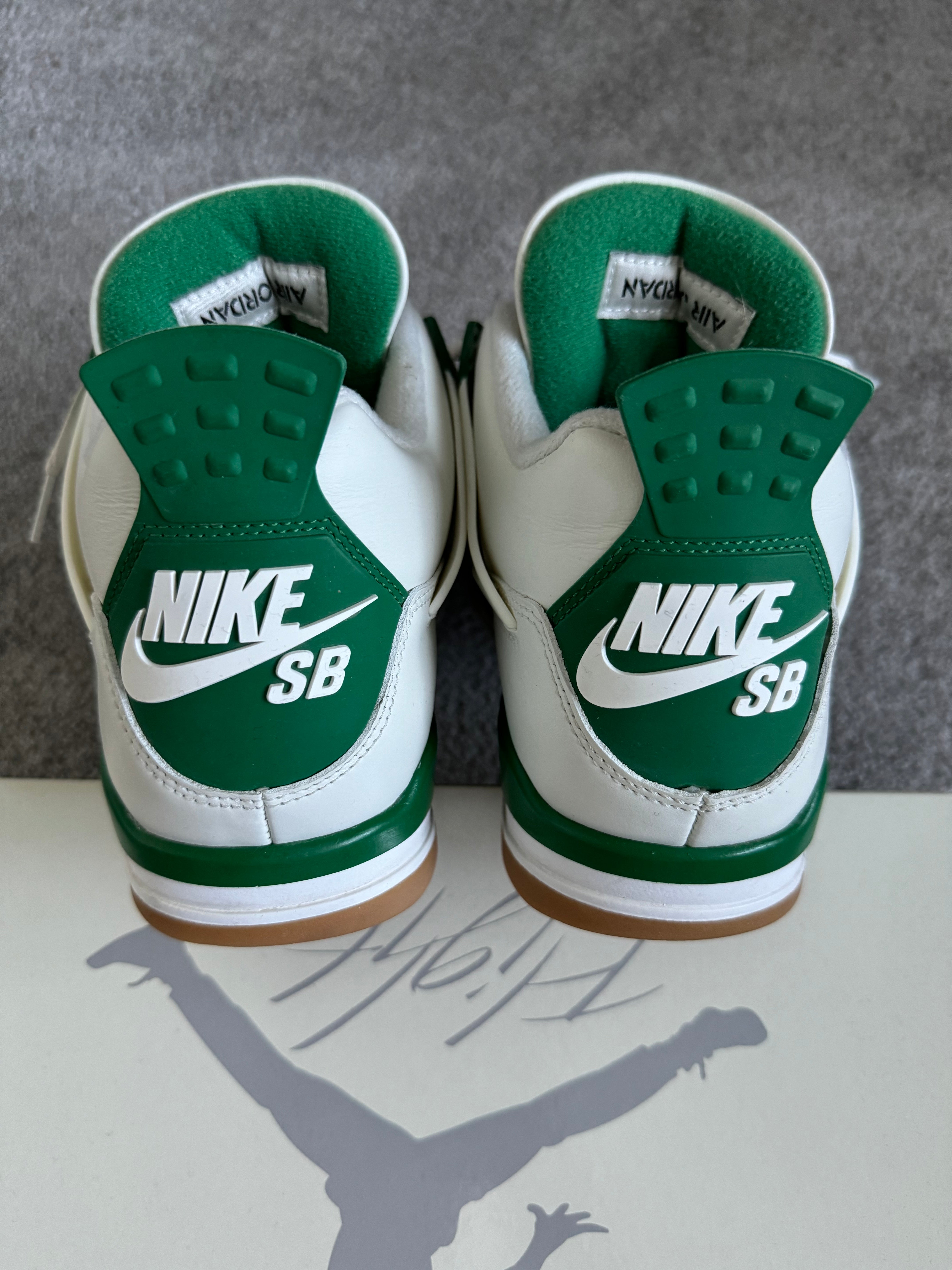 Jordan 4 Retro SB Pine Green (EU 43)