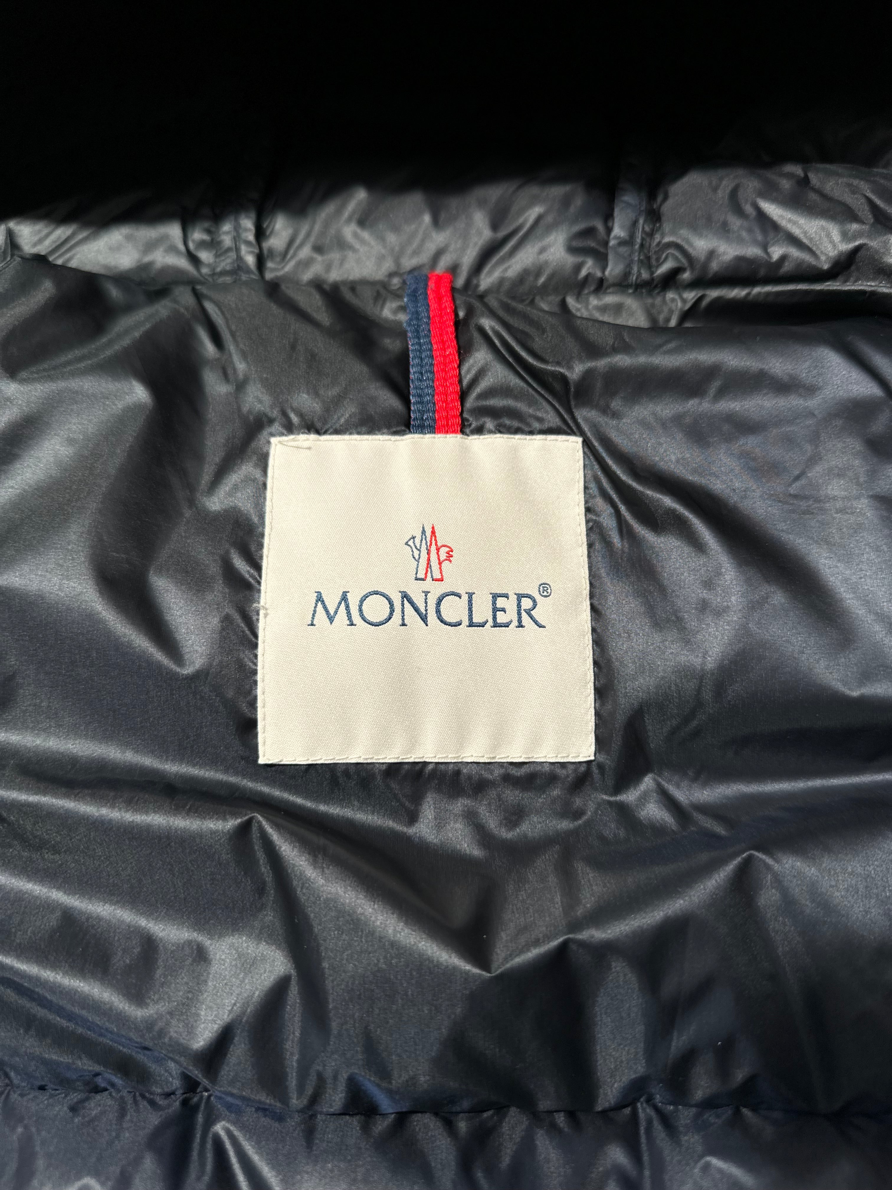 Moncler Laruns Liivi (Fittaa M)