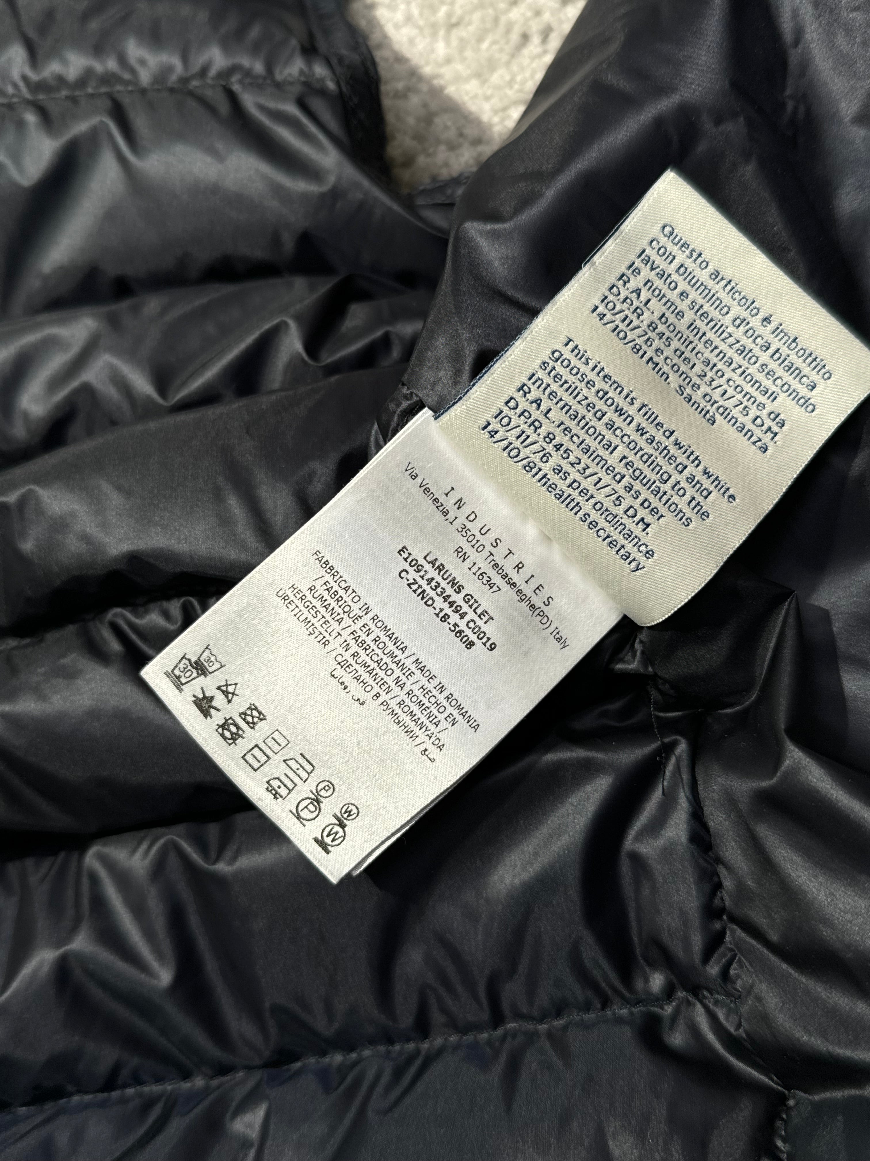 Moncler Laruns Liivi (Fittaa M)