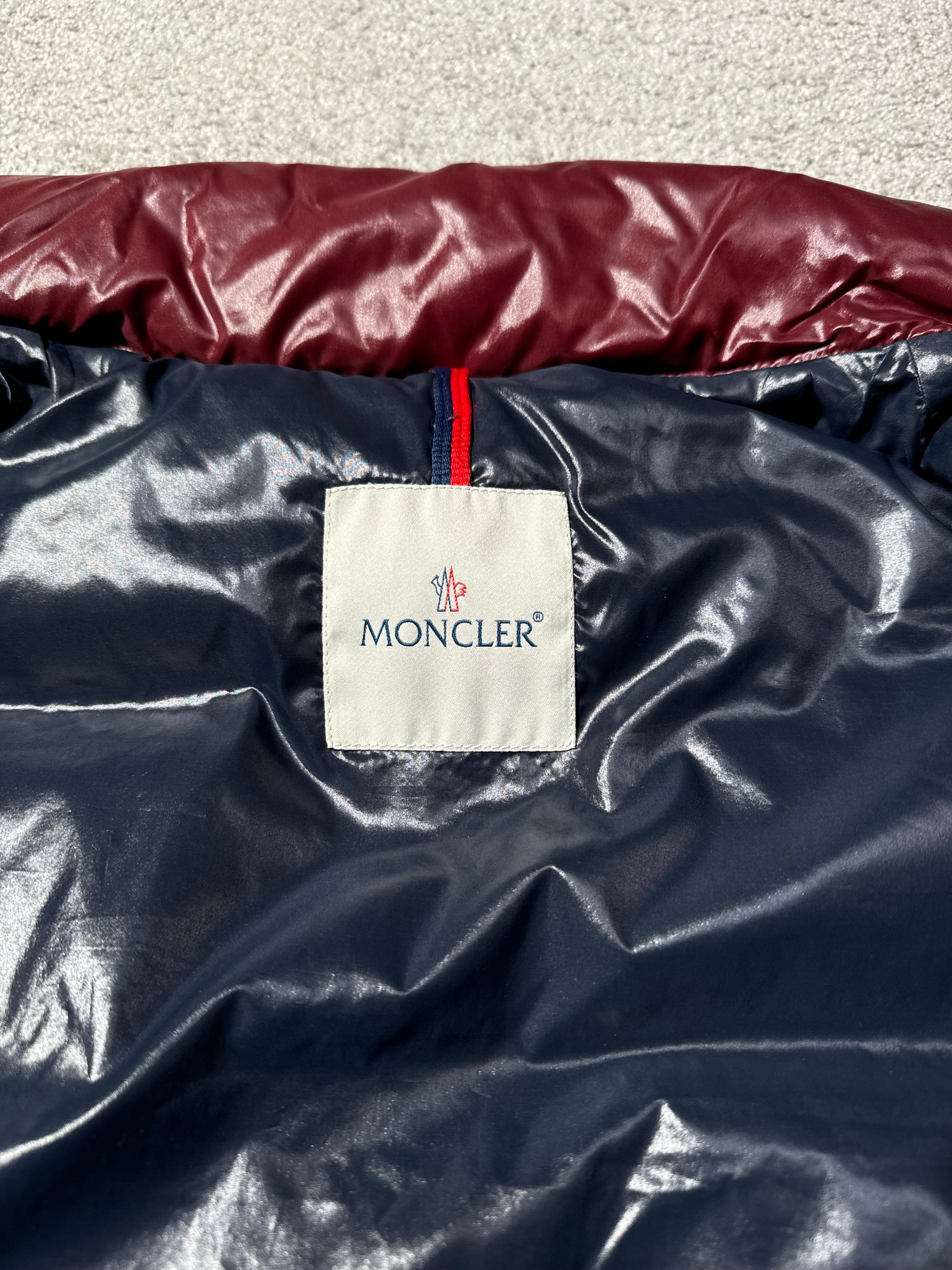 Moncler Liivi (Fittaa M)