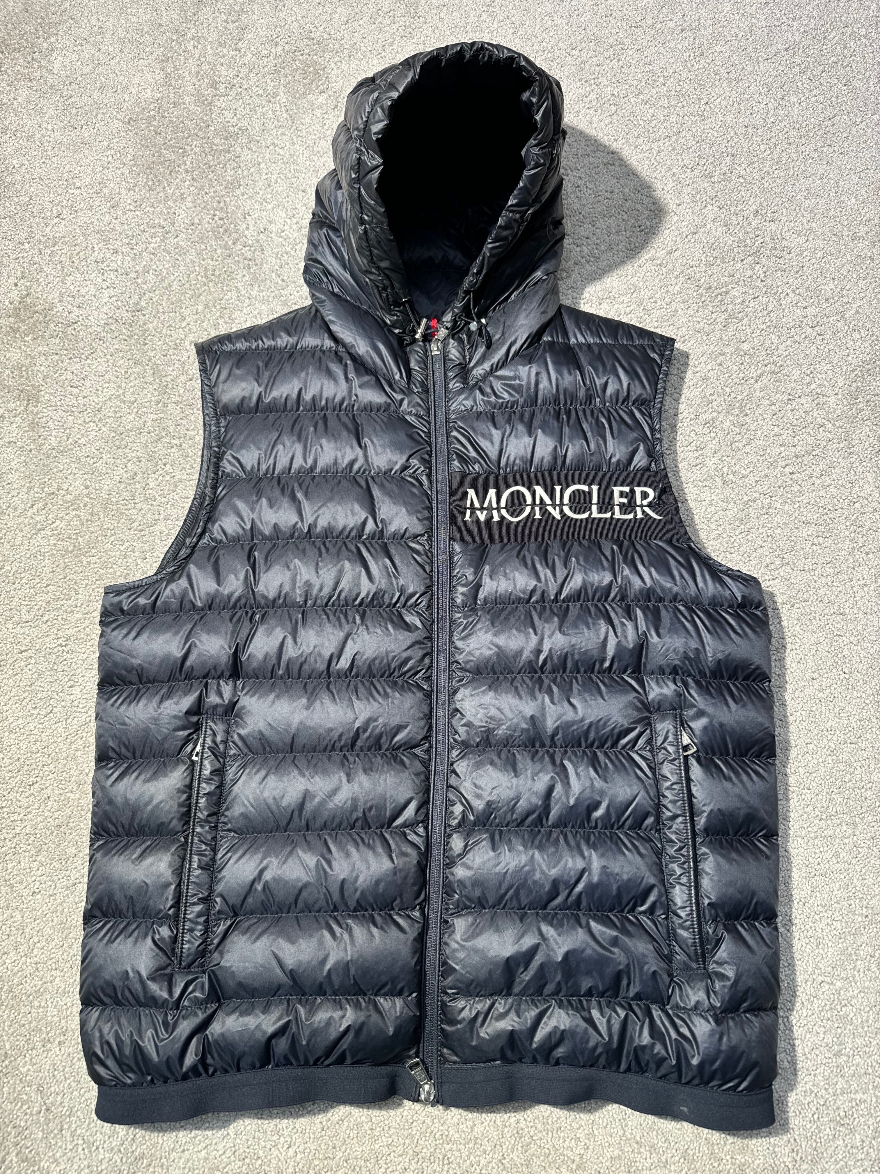Moncler Laruns Liivi (Fittaa M)