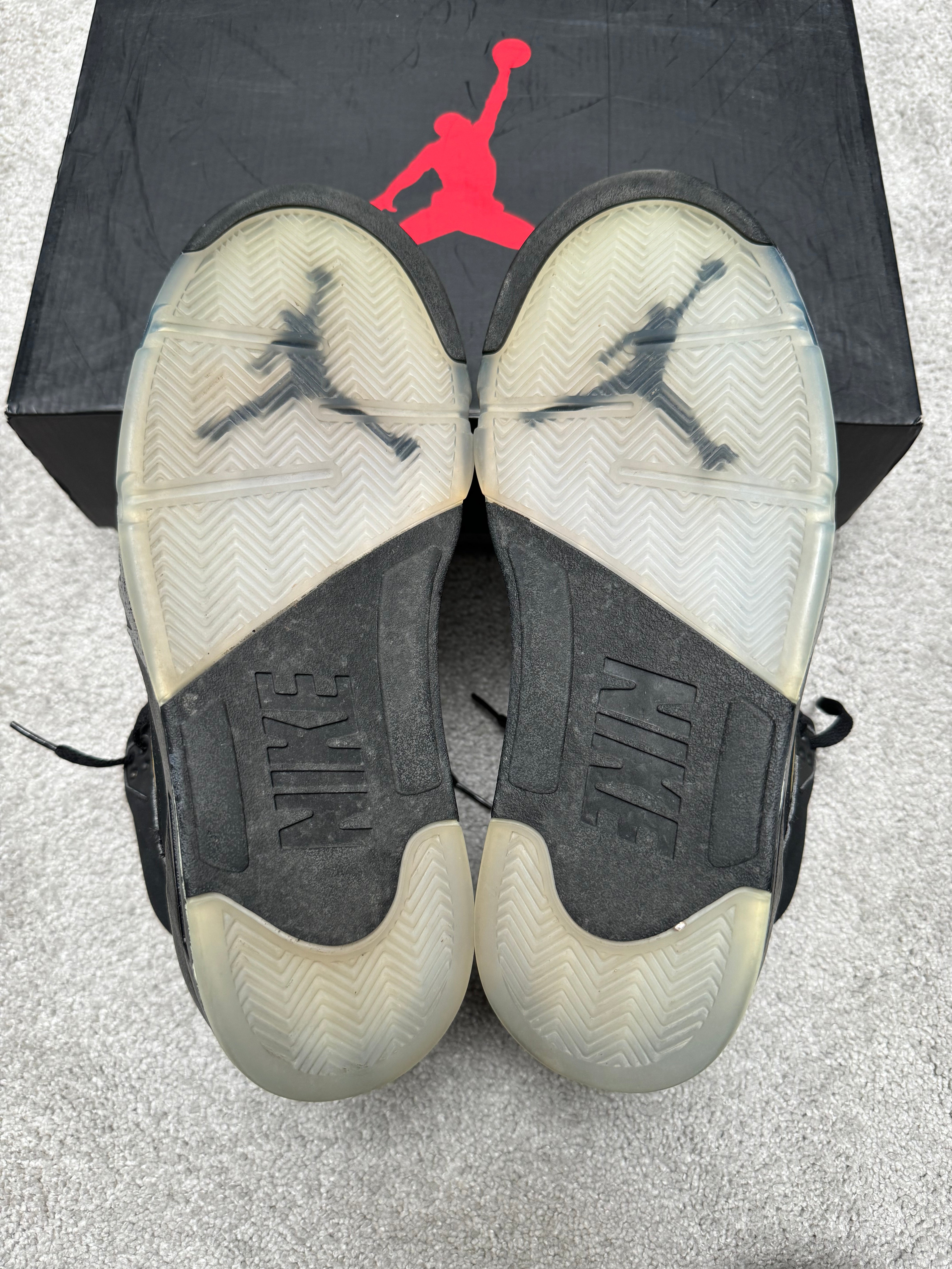 Jordan 5 Metallic Black (EU 43)