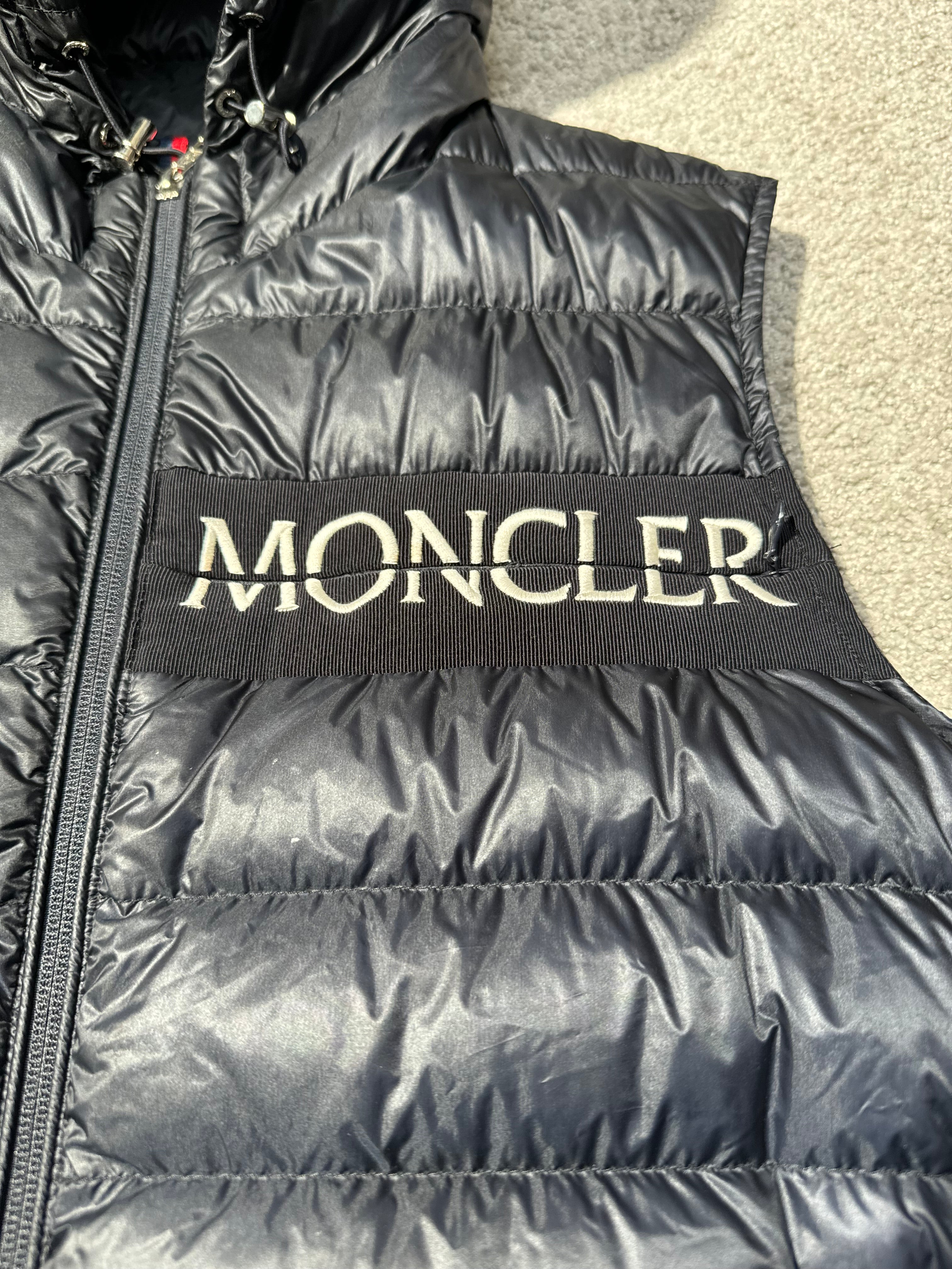 Moncler Laruns Liivi (Fittaa M)