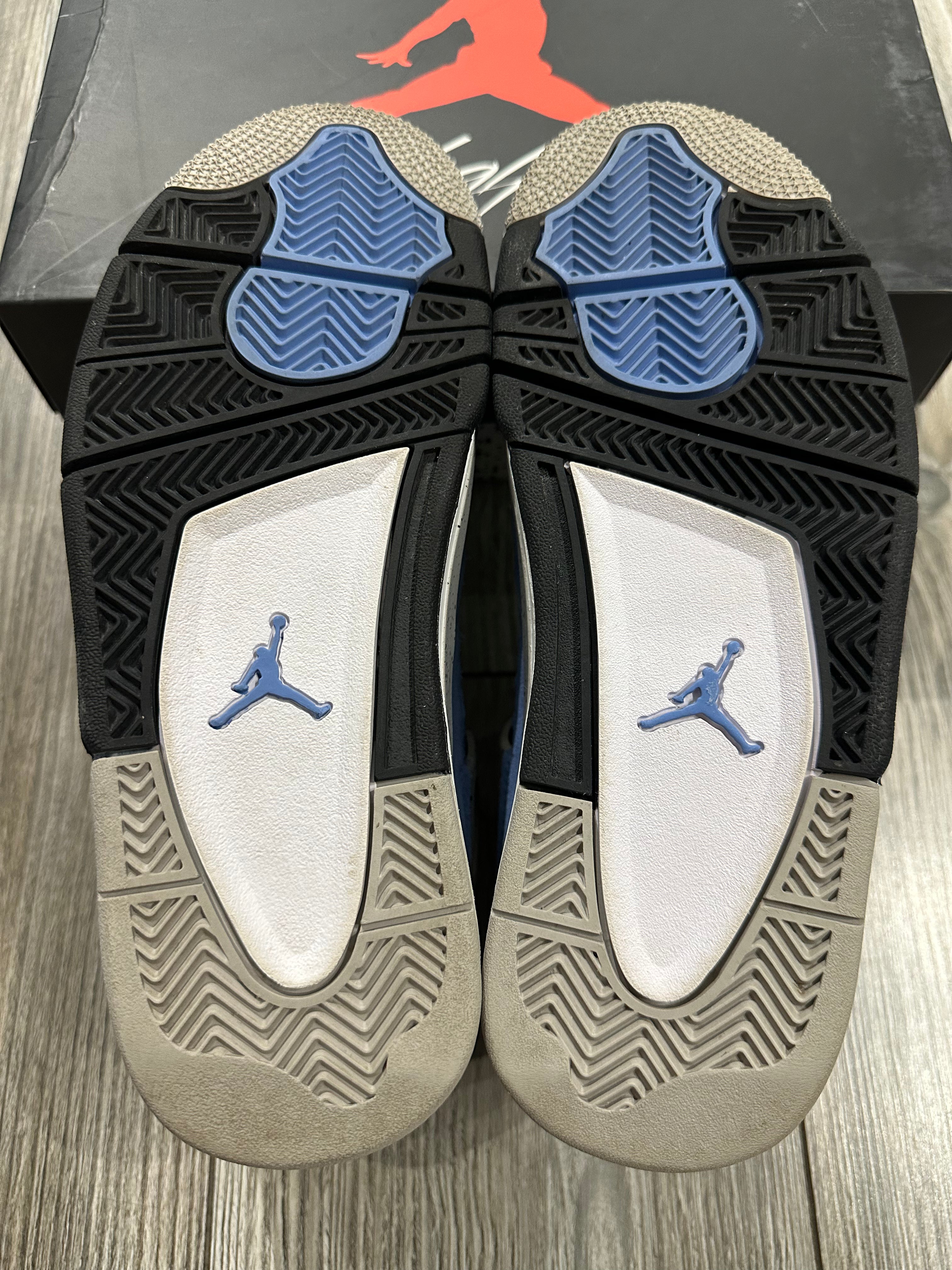 Jordan 4 University Blue (EU 38.5)