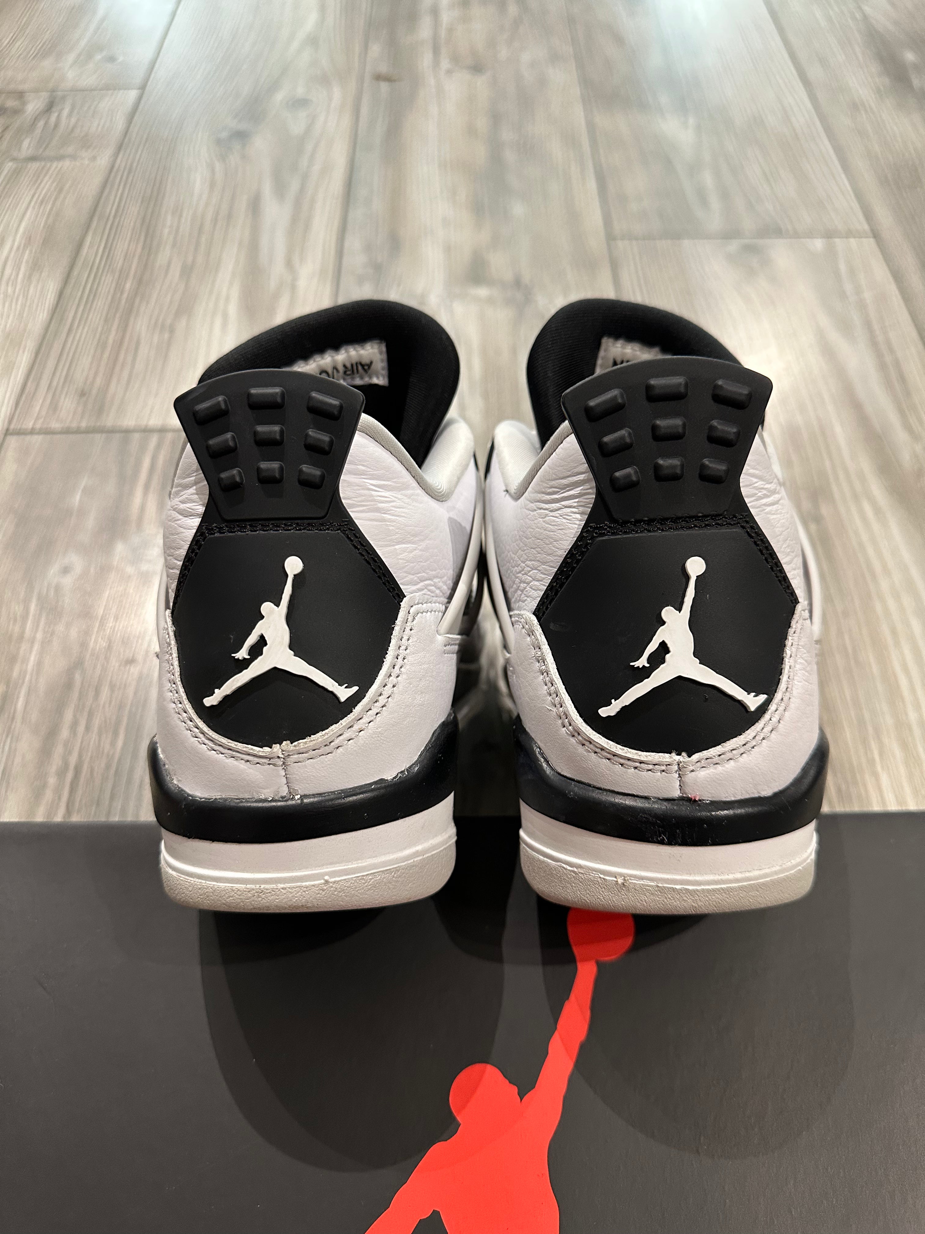 Jordan 4 Military Black (EU 38.5)