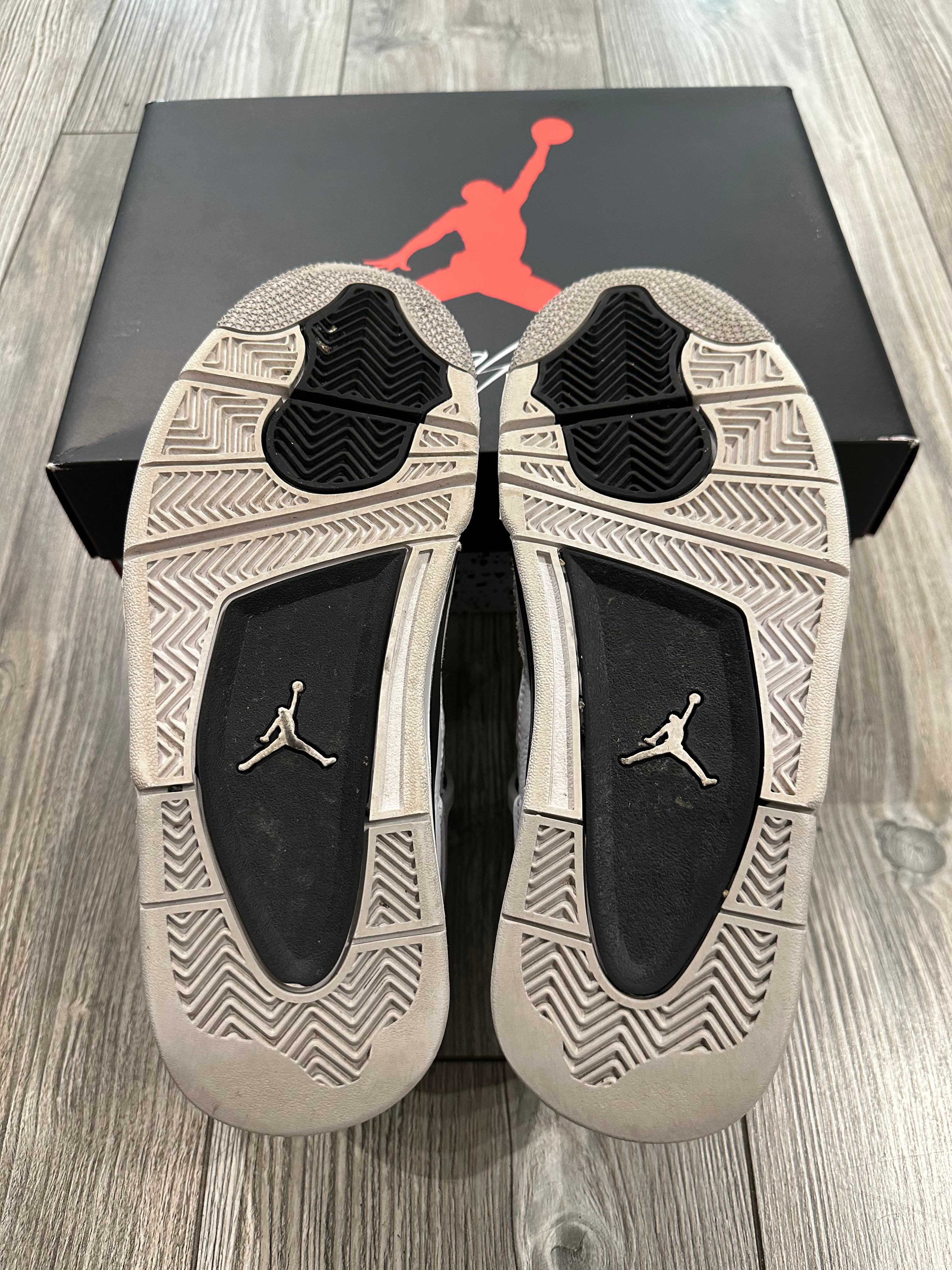 Jordan 4 Military Black (EU 38.5)