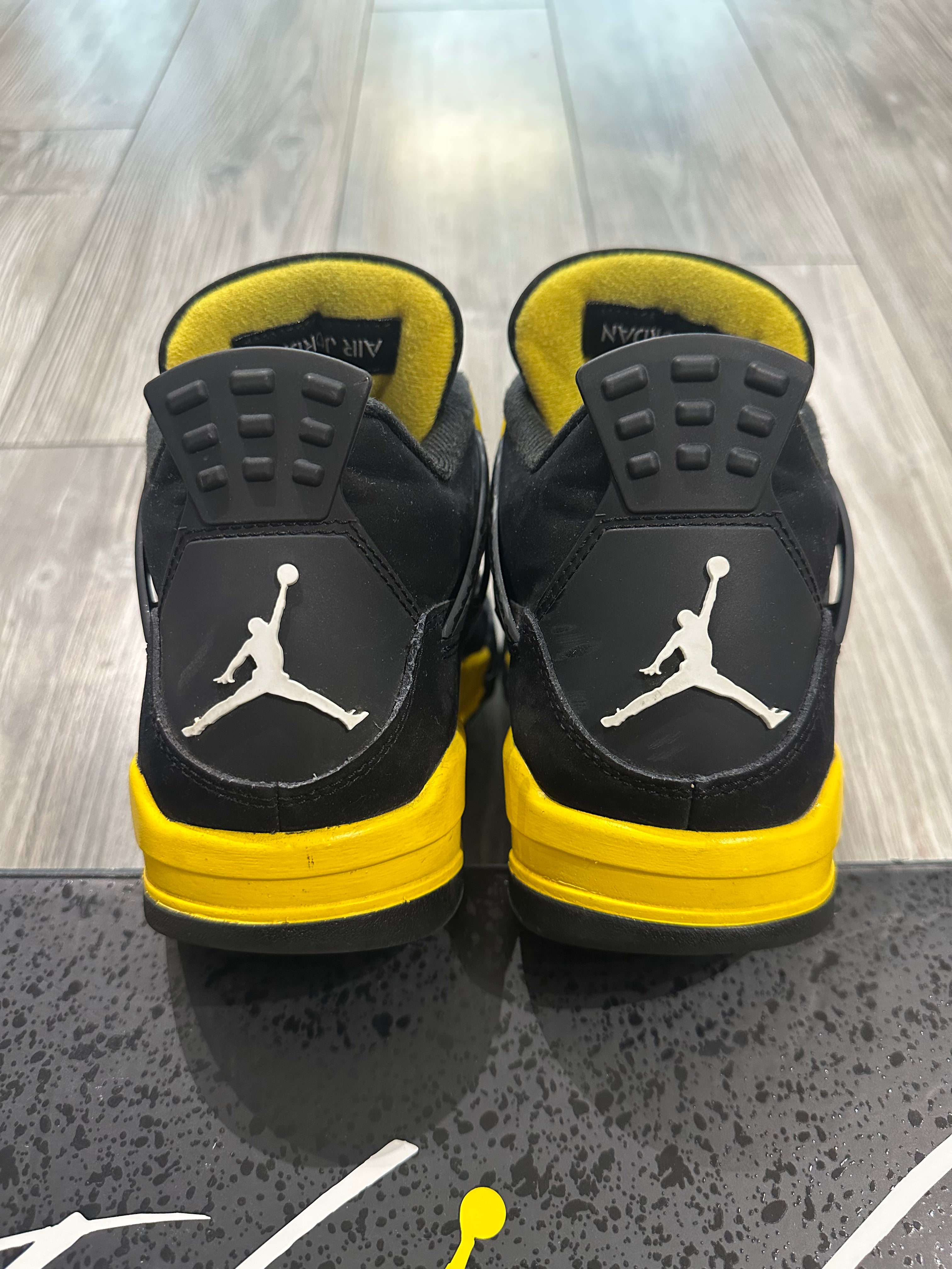 Jordan 4 Thunder (EU 42.5)