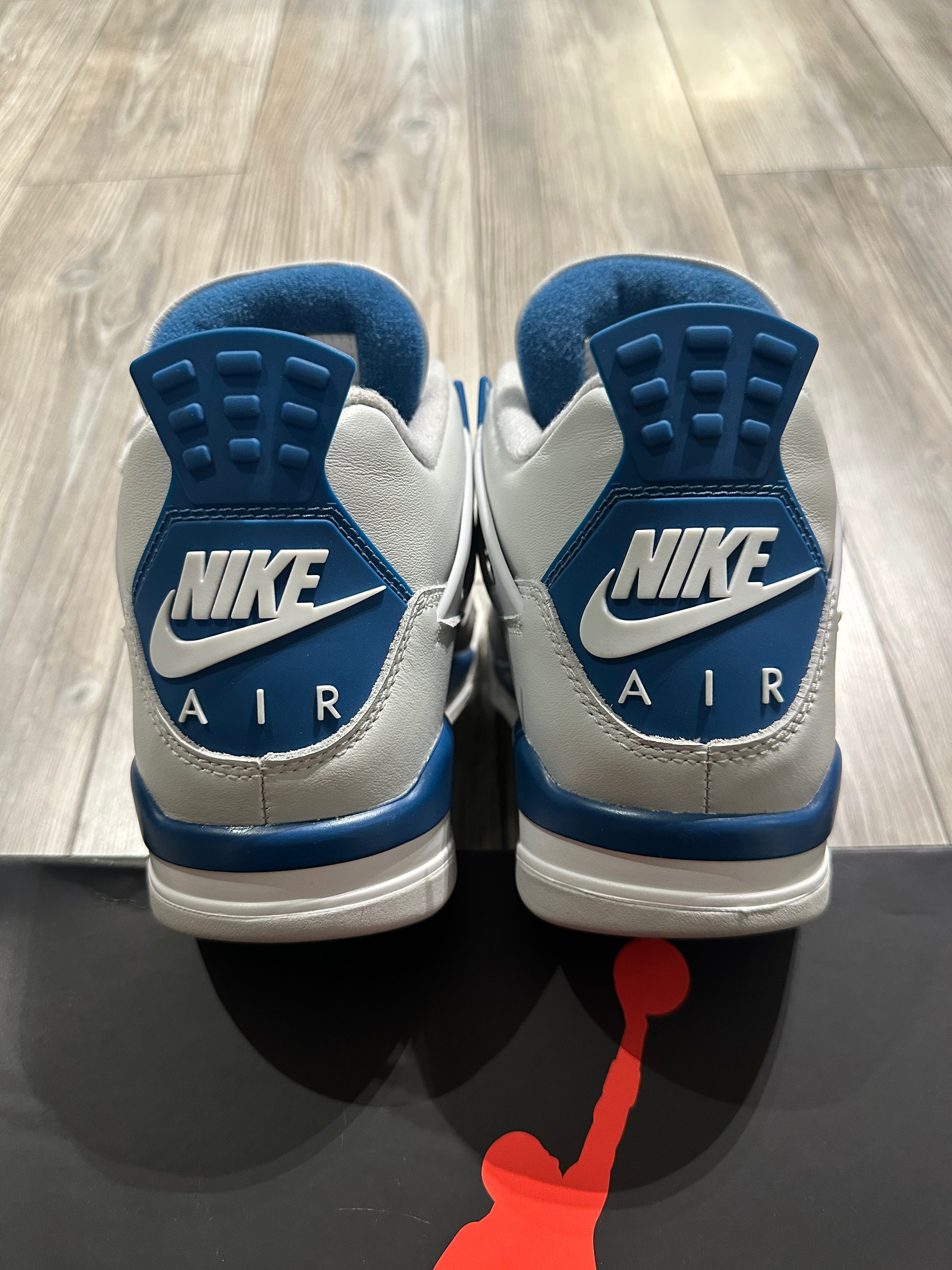 Jordan 4 Military Blue (EU42.5)