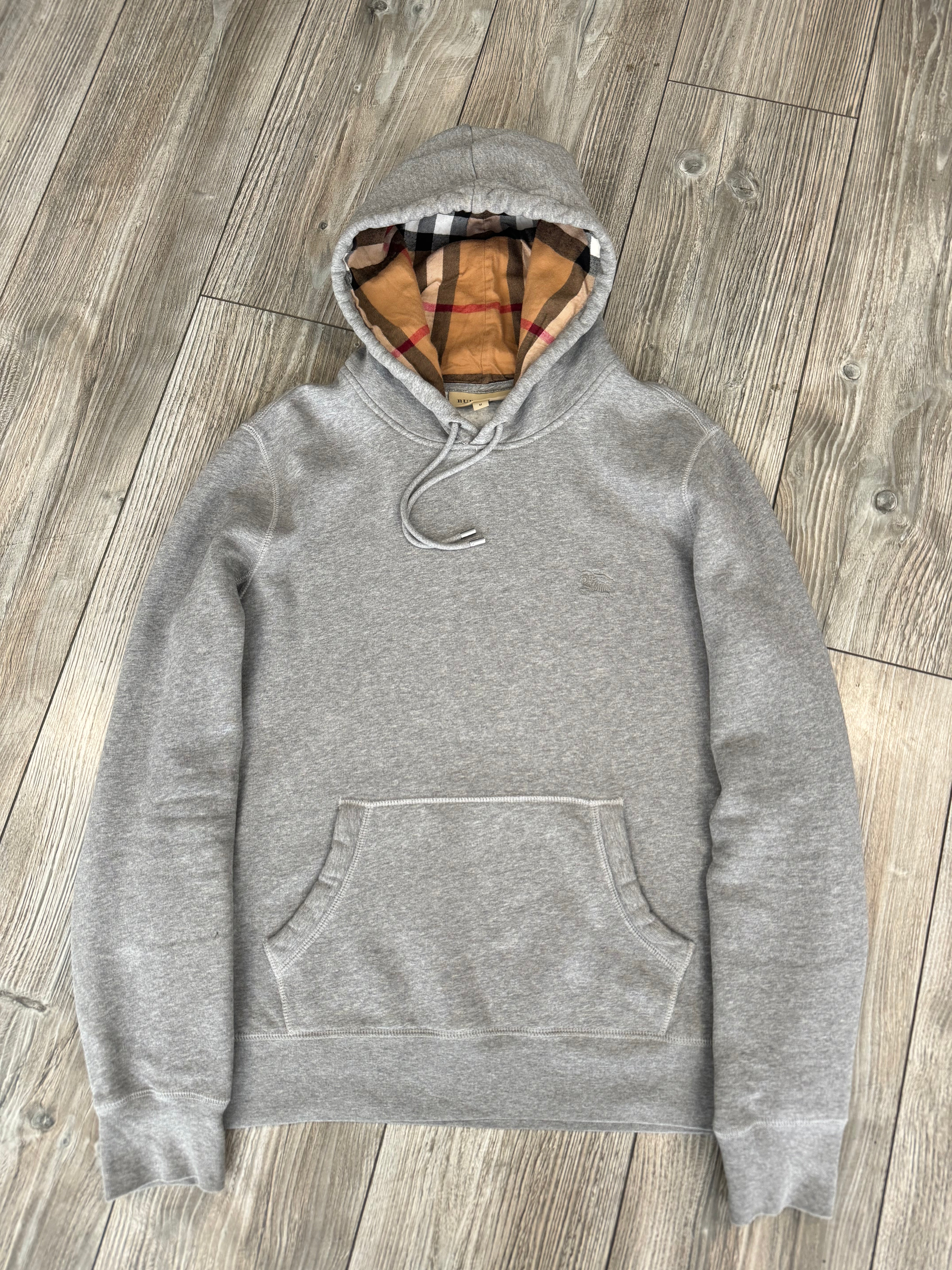 Burberry Hoodie (Fittaa M)