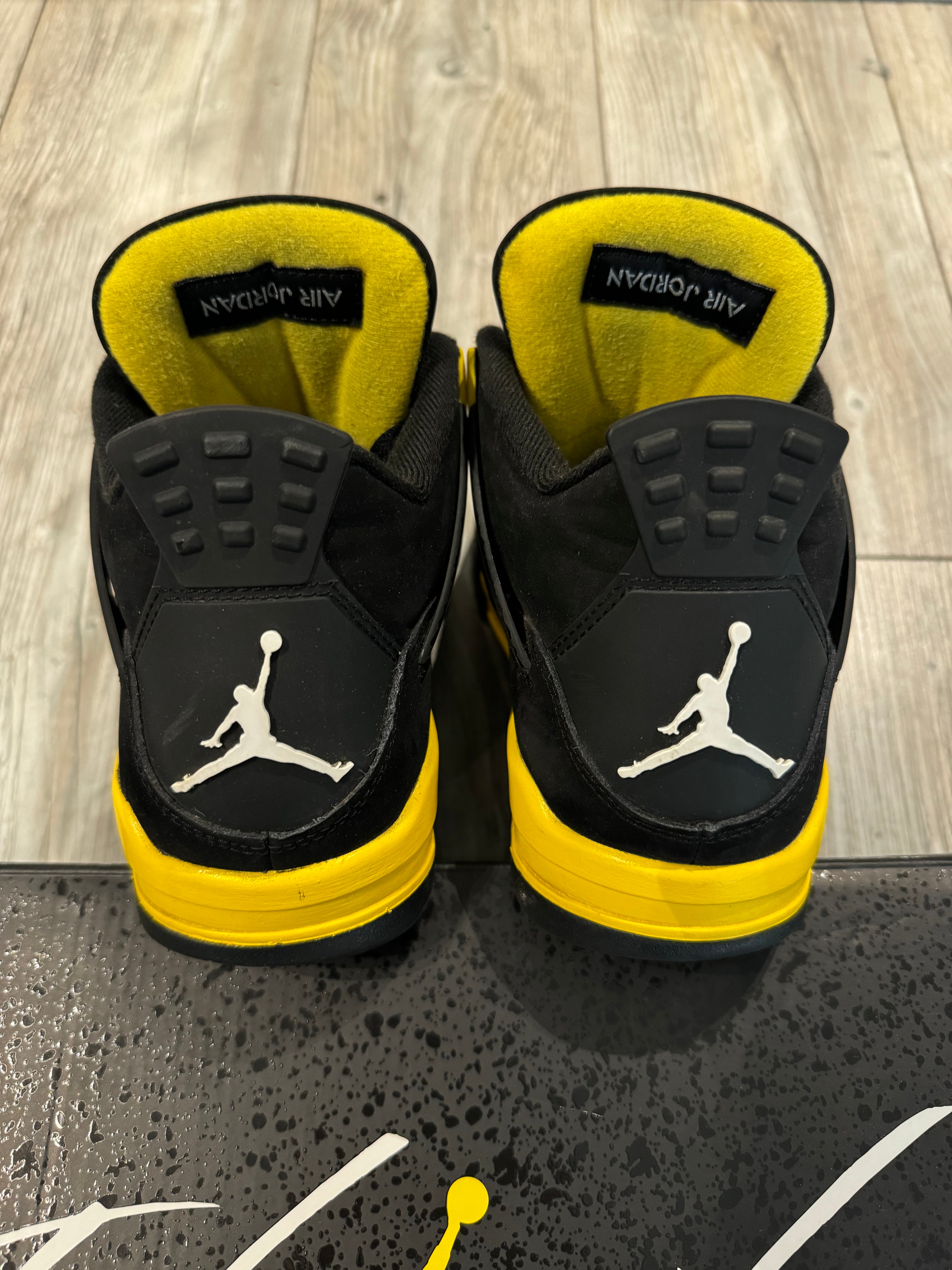 Jordan 4 Thunder (EU 42.5)