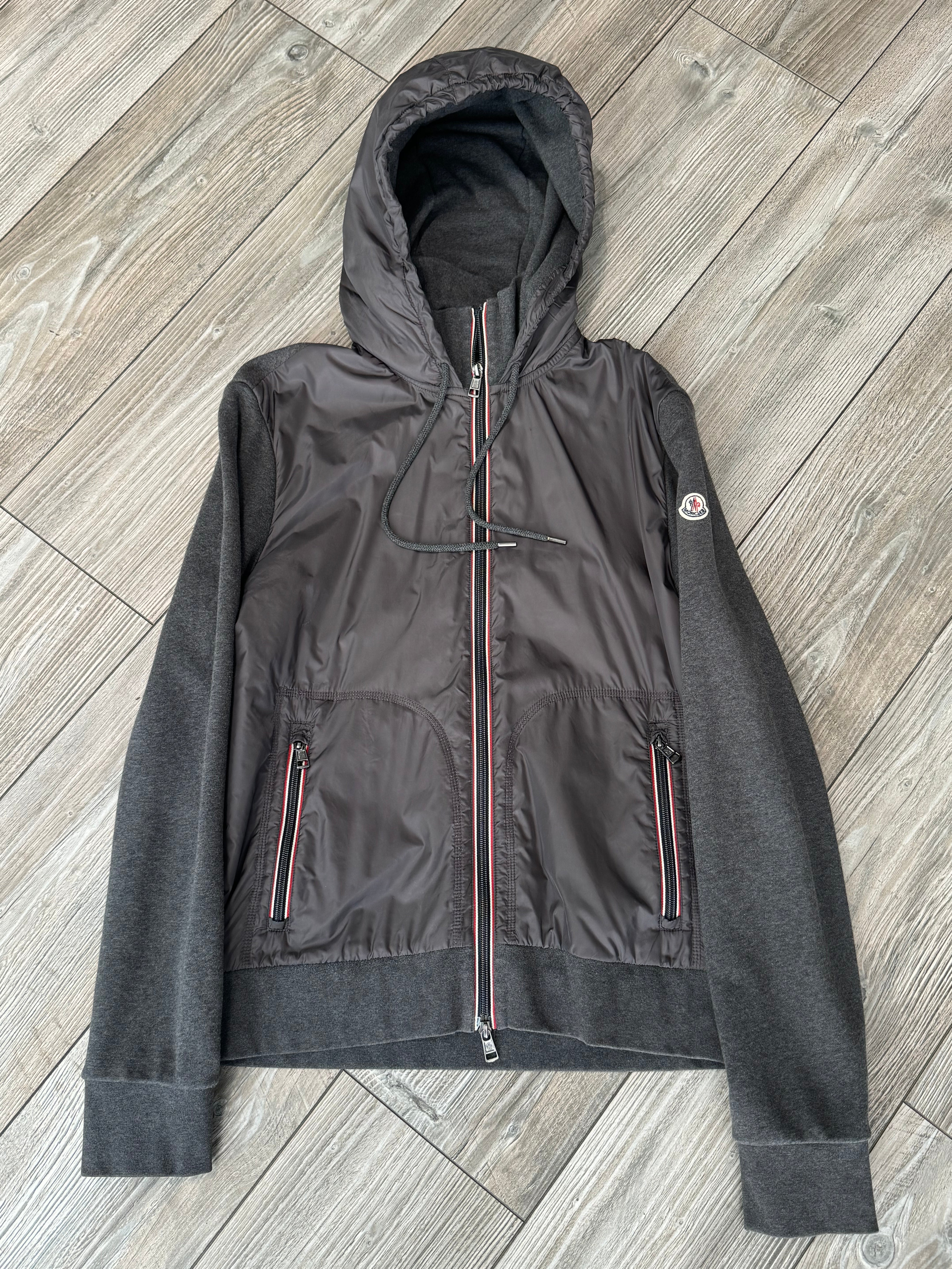Moncler Cardigan (Fittaa L)