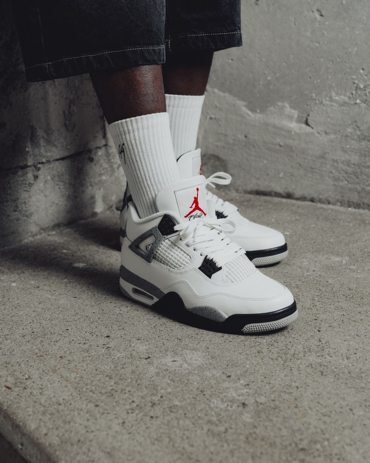 Air Jordan 4 Retro White Cement