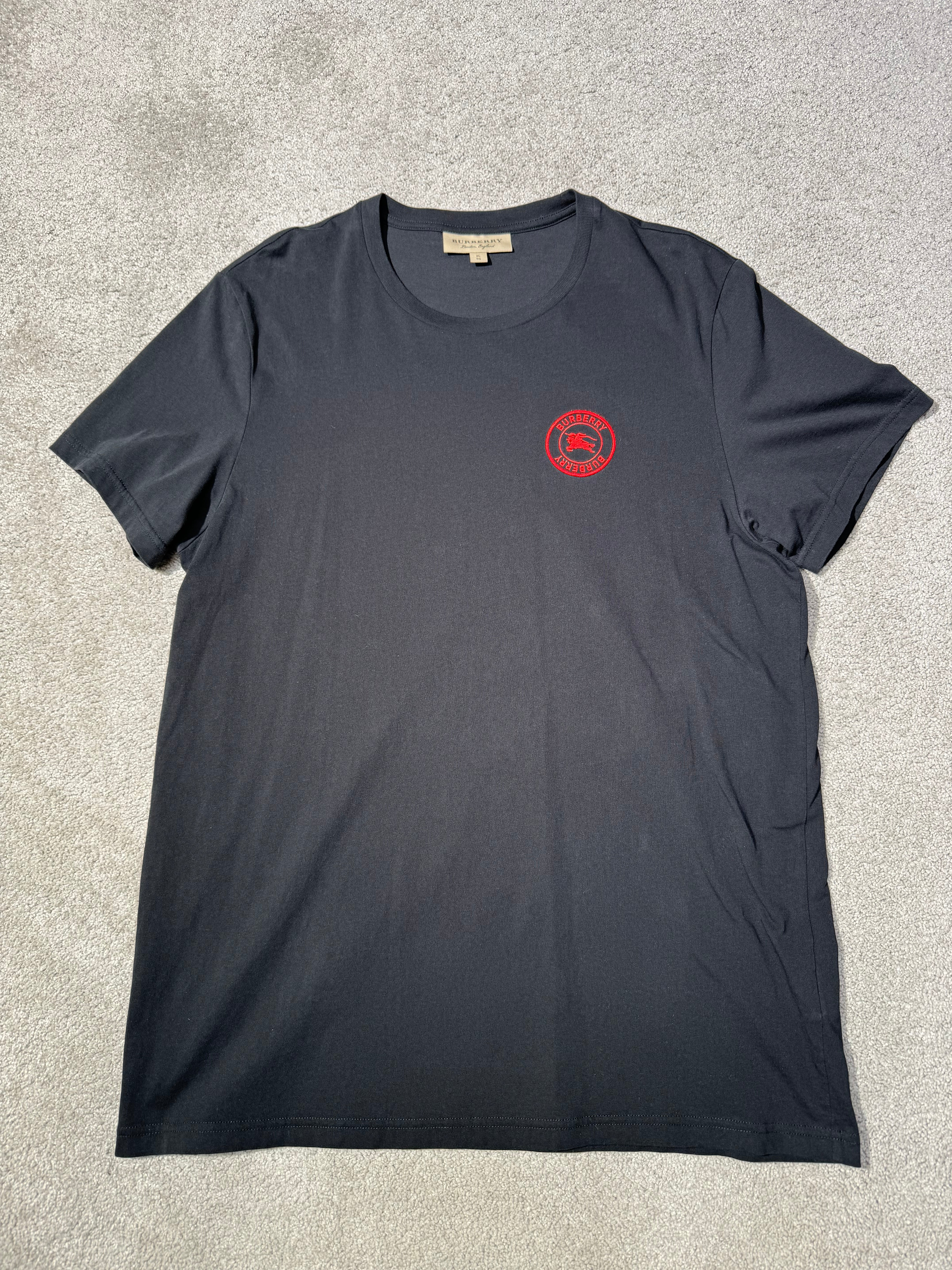 Burberry T-Paita                       (Fittaa L-XL)