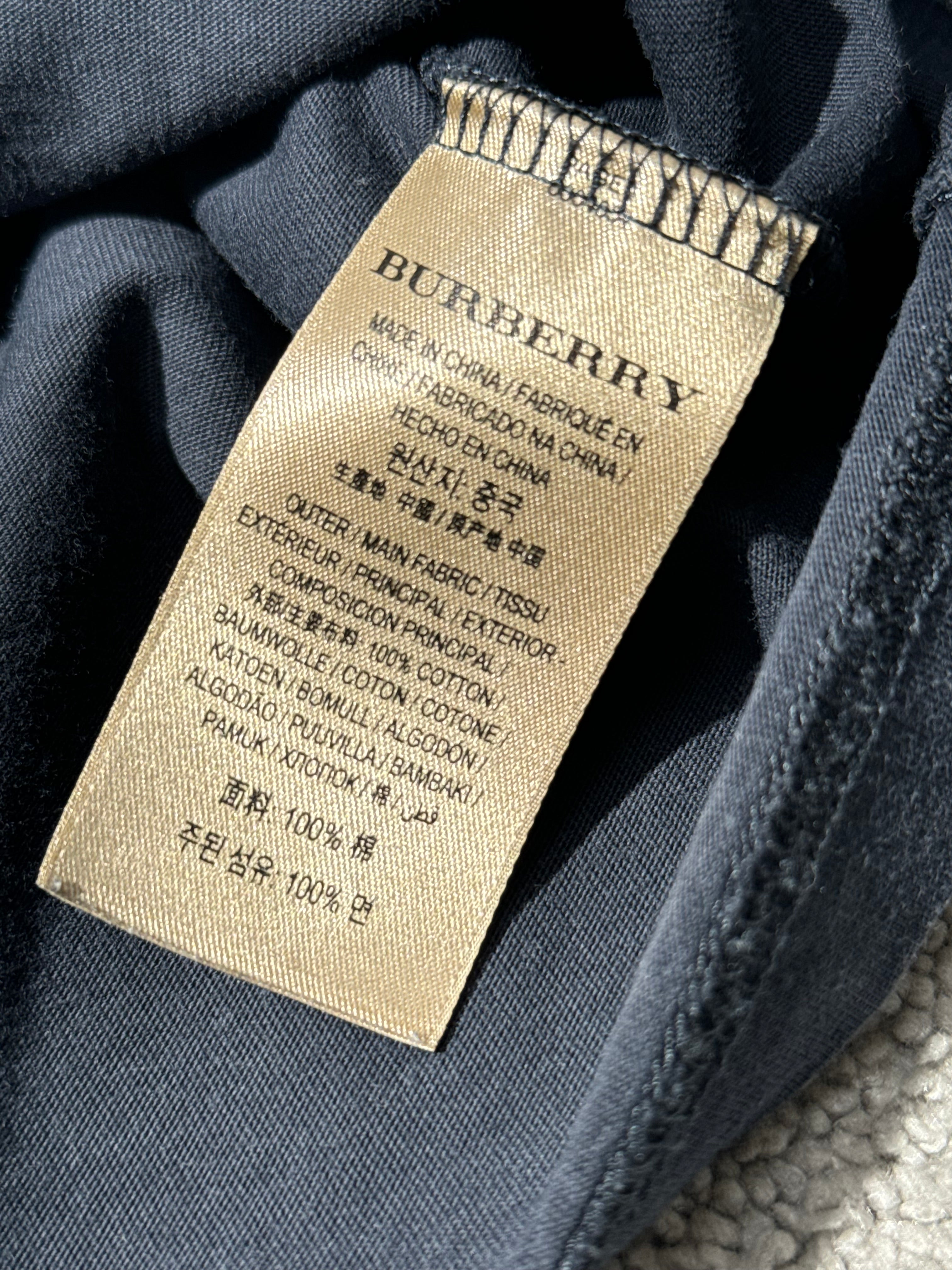 Burberry T-Paita                      (Fittaa M)