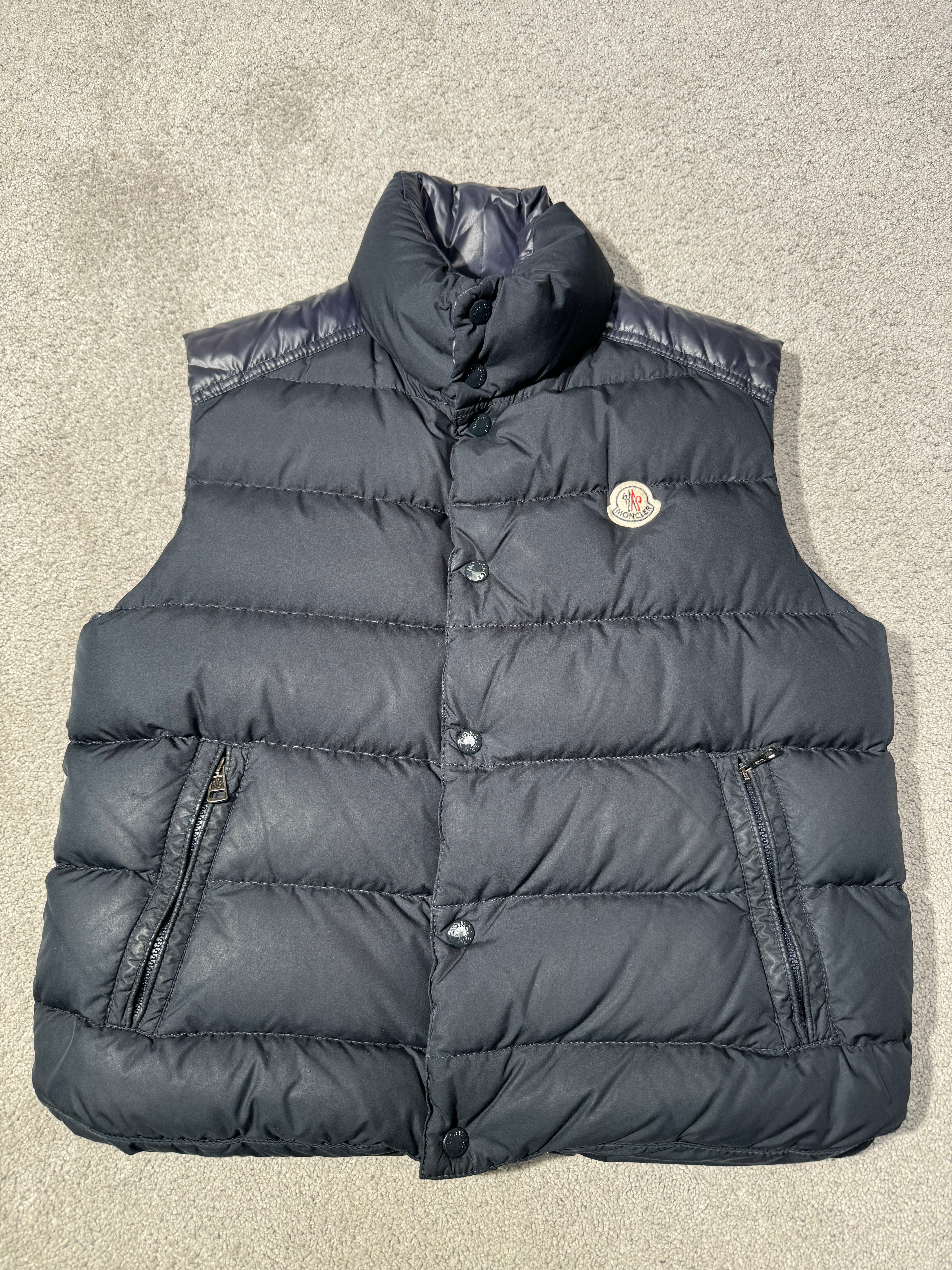 Moncler Cheval Liivi                   (Fittaa XS-S)