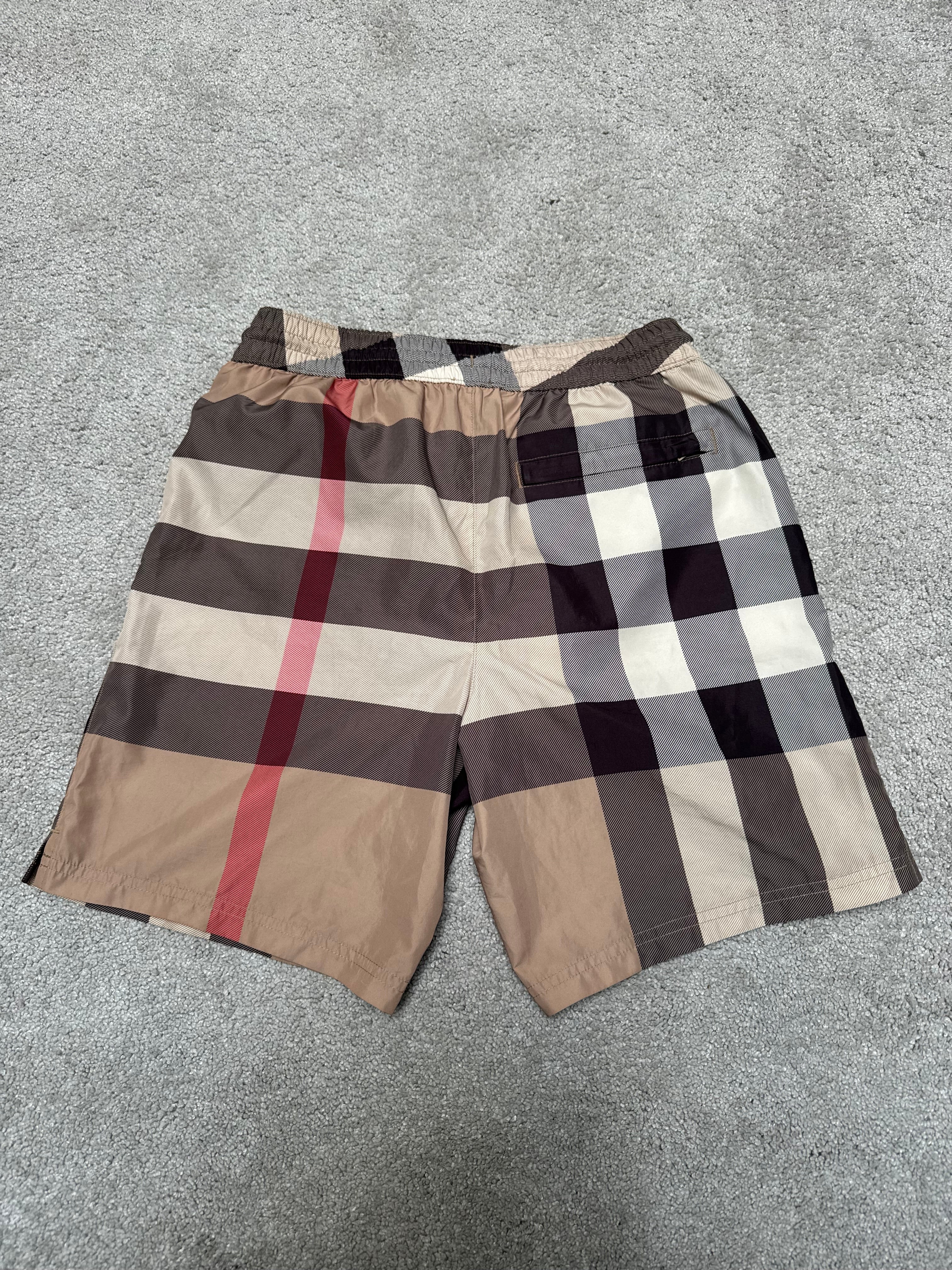 Burberry Shorts (Fittaa XS-S)