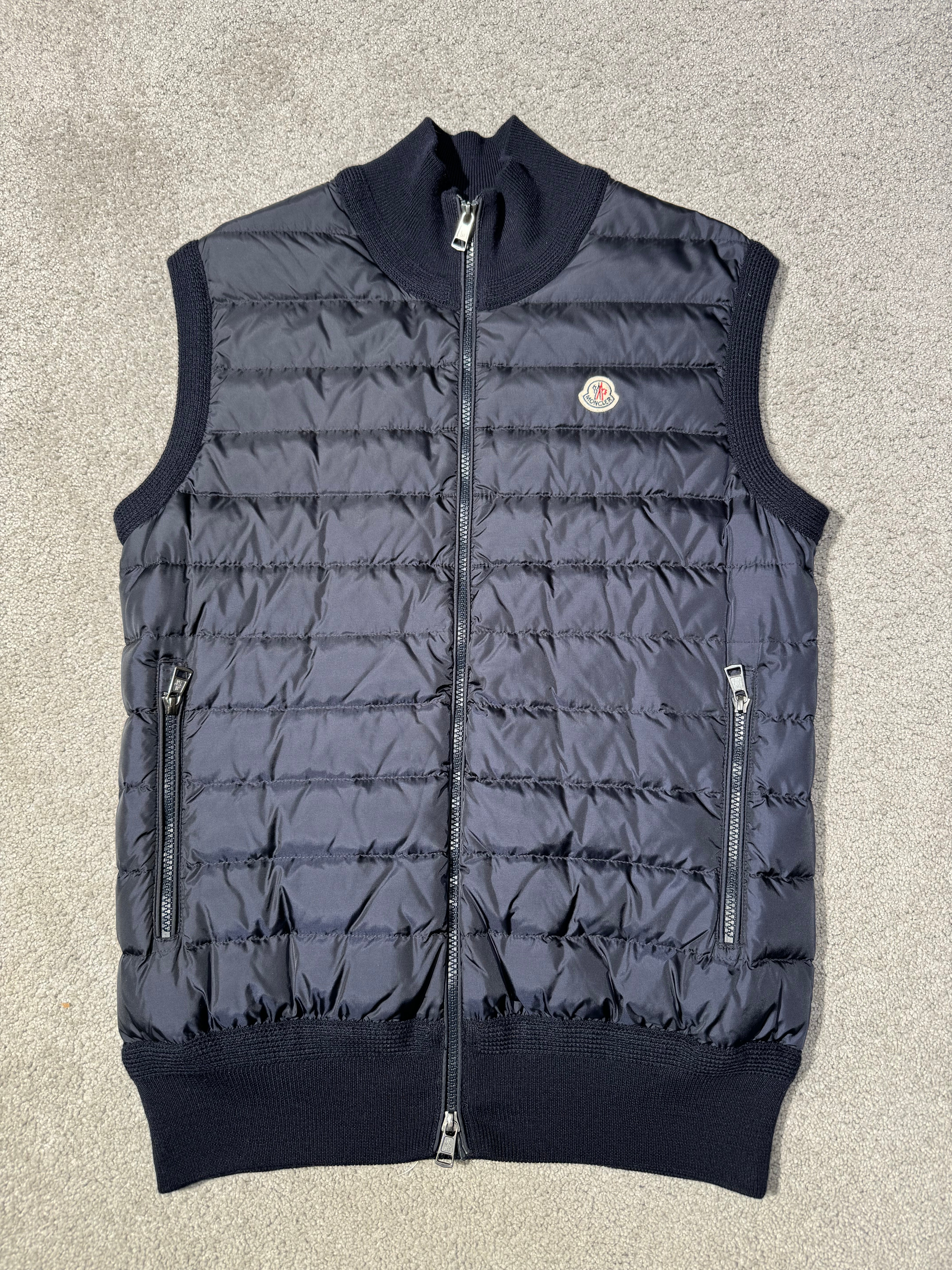 Moncler Cardigan Liivi                 (Fittaa S-M)