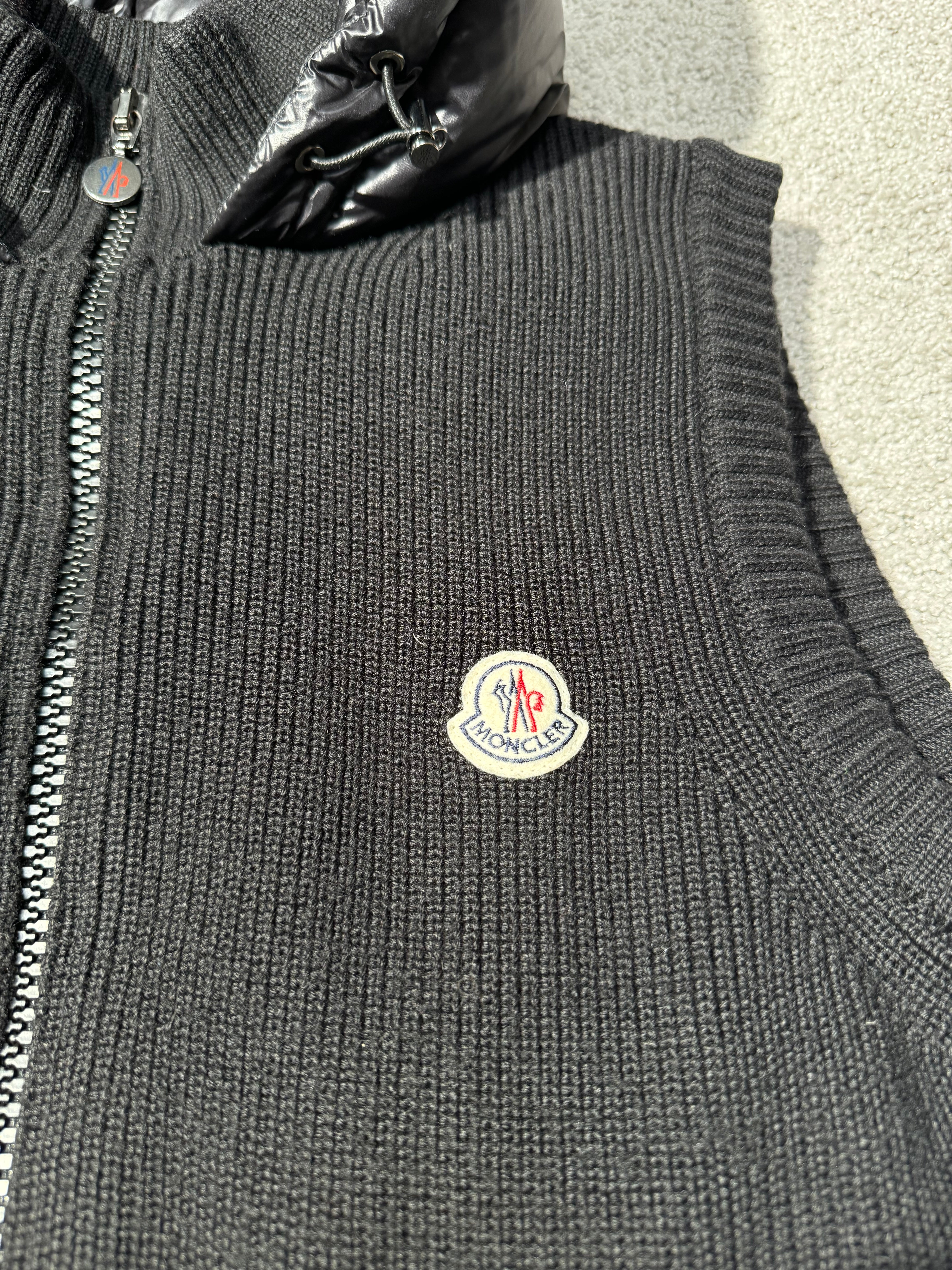 Moncler Liivi                               (Fittaa S)