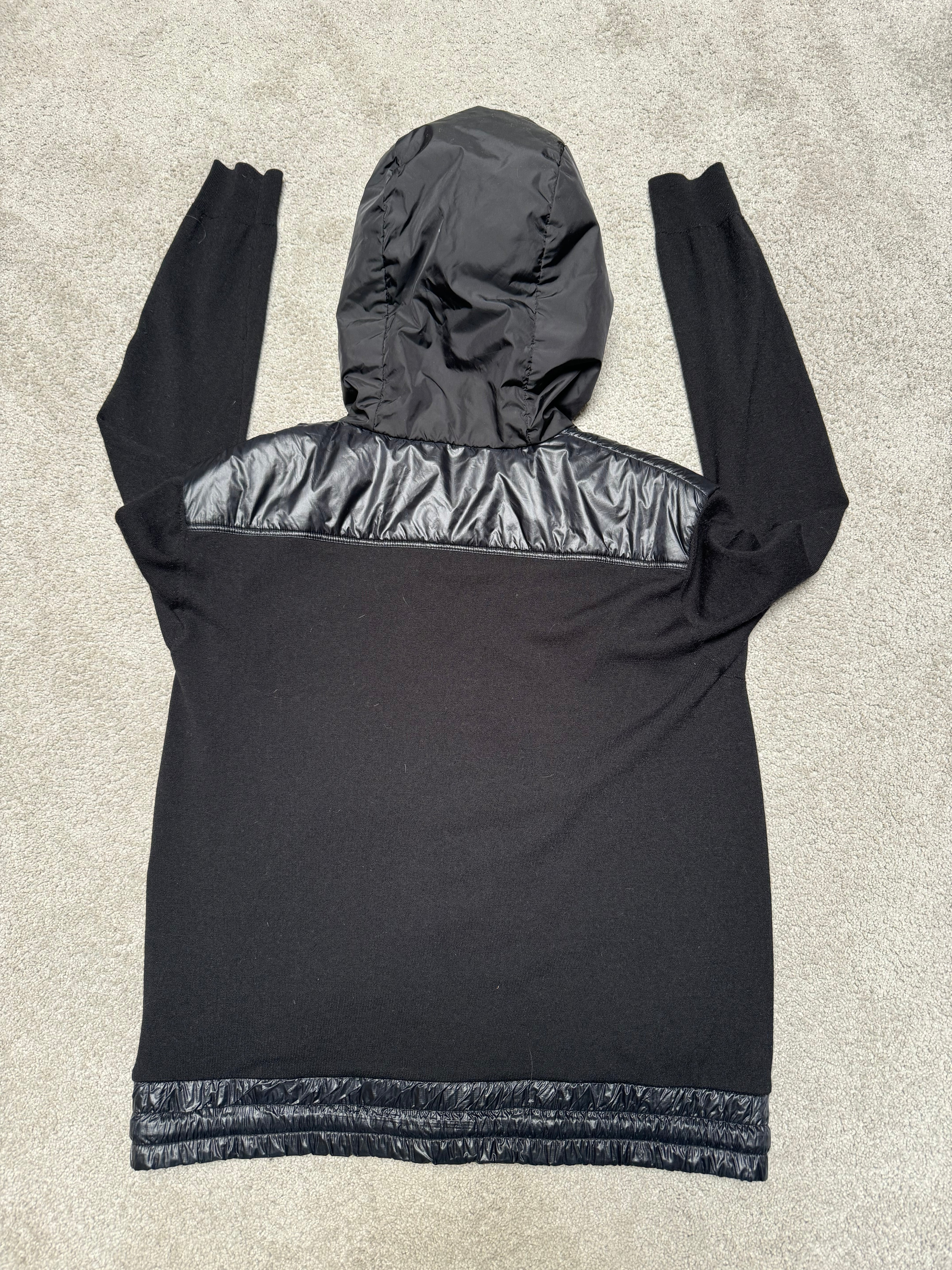 Moncler Cardigan (Fittaa L)