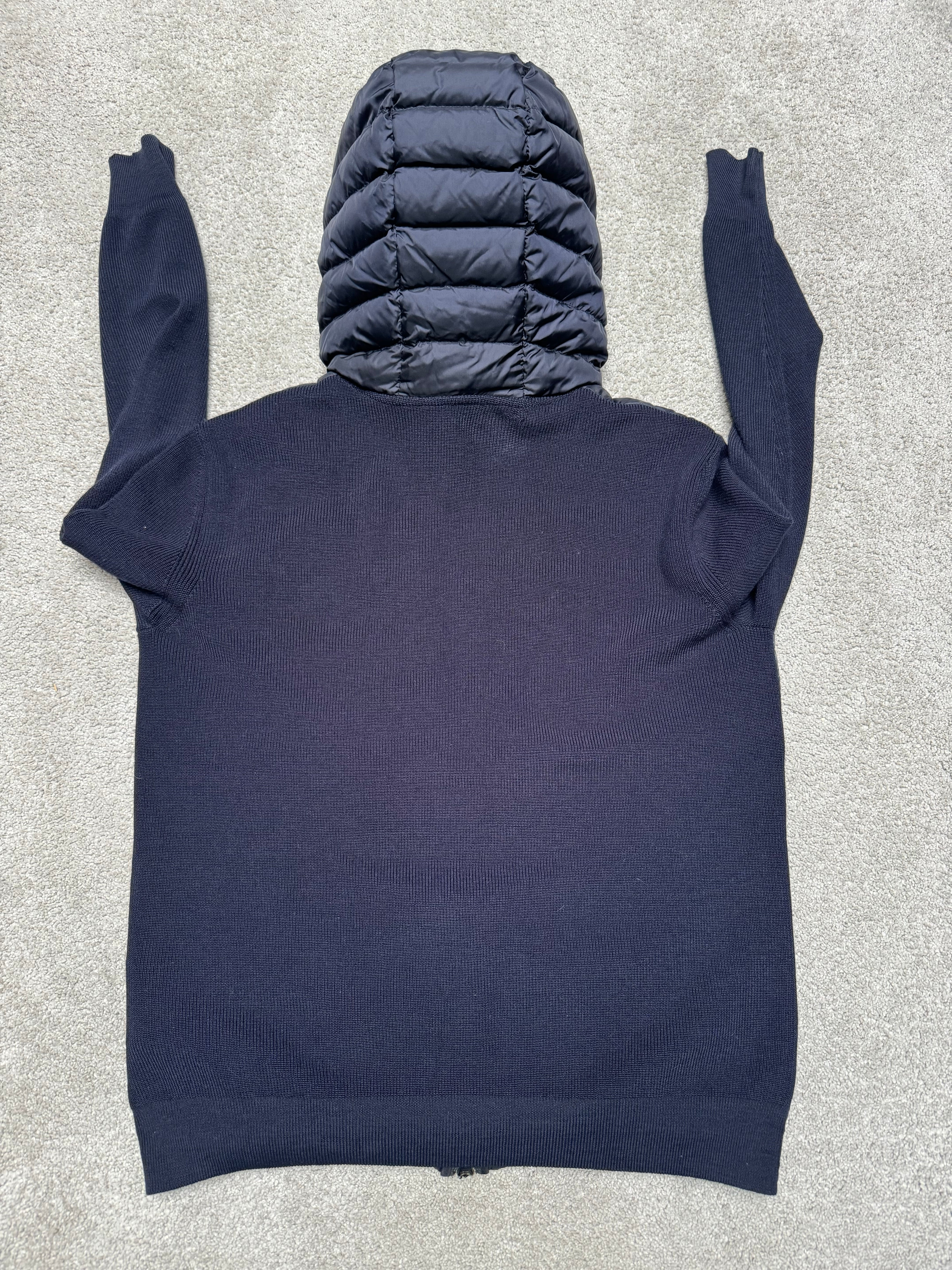Moncler Cardigan (Fittaa M)