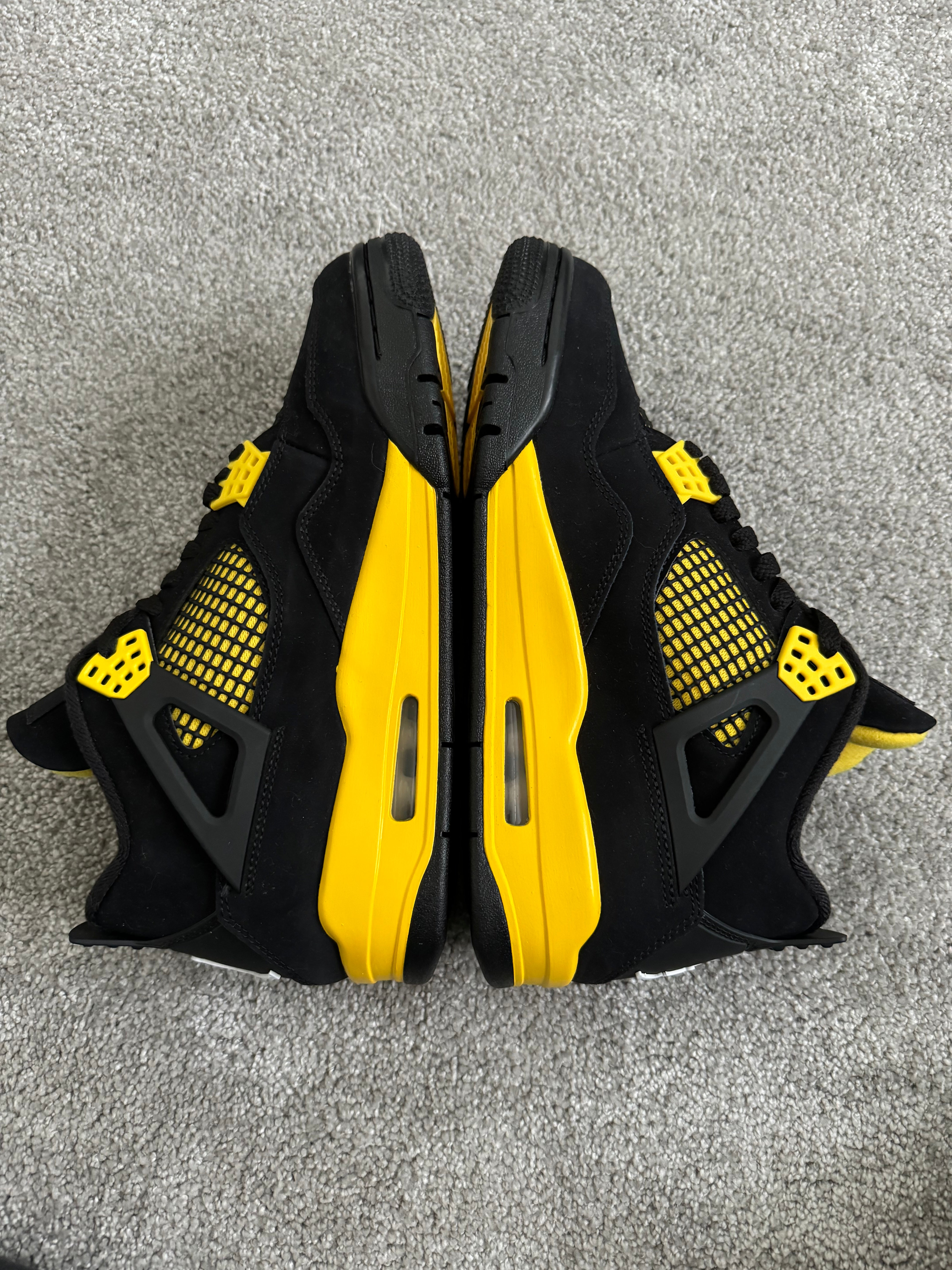 Jordan 4 Retro Thunder (EU 40)