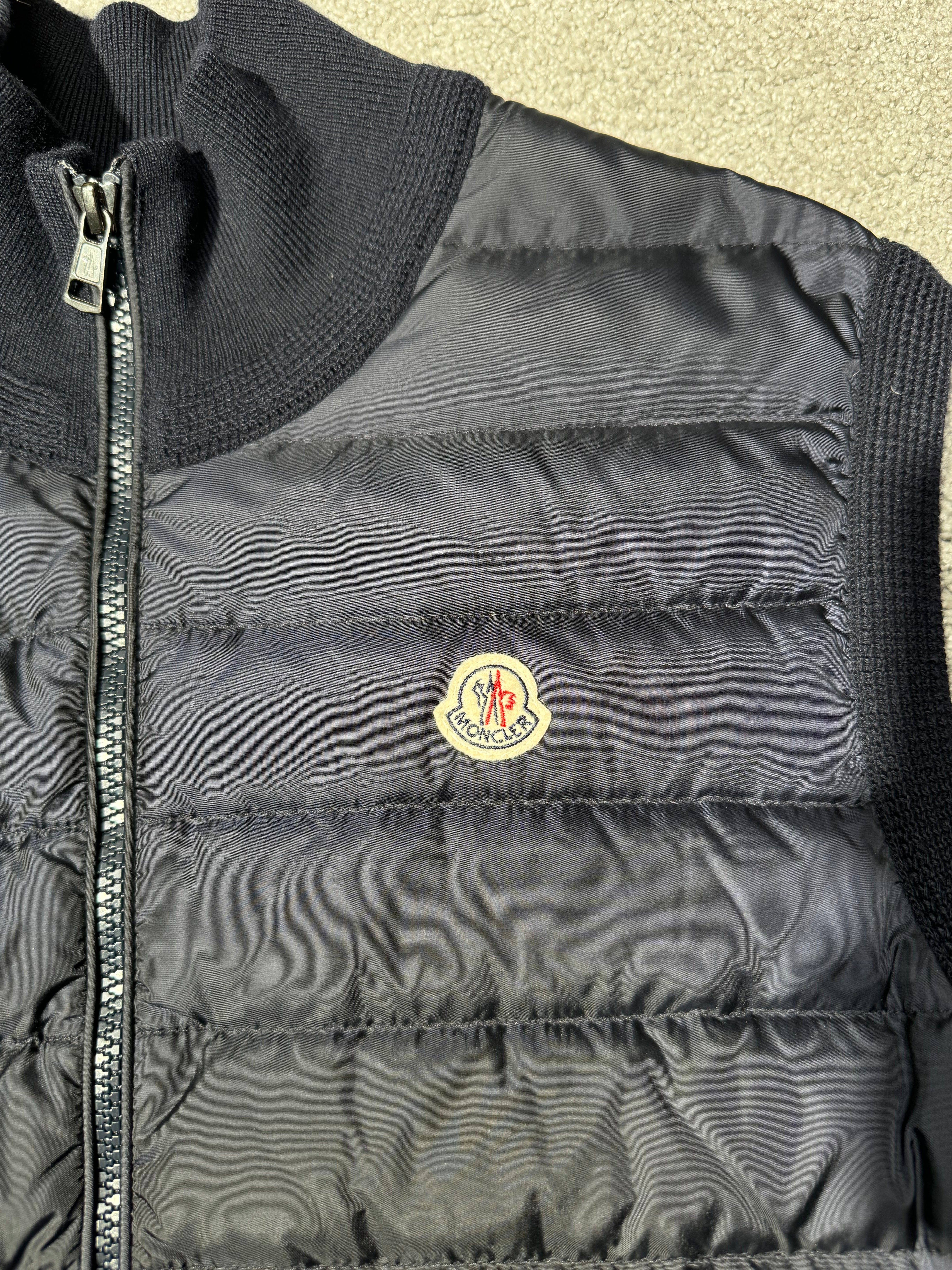 Moncler Cardigan Liivi                 (Fittaa S-M)
