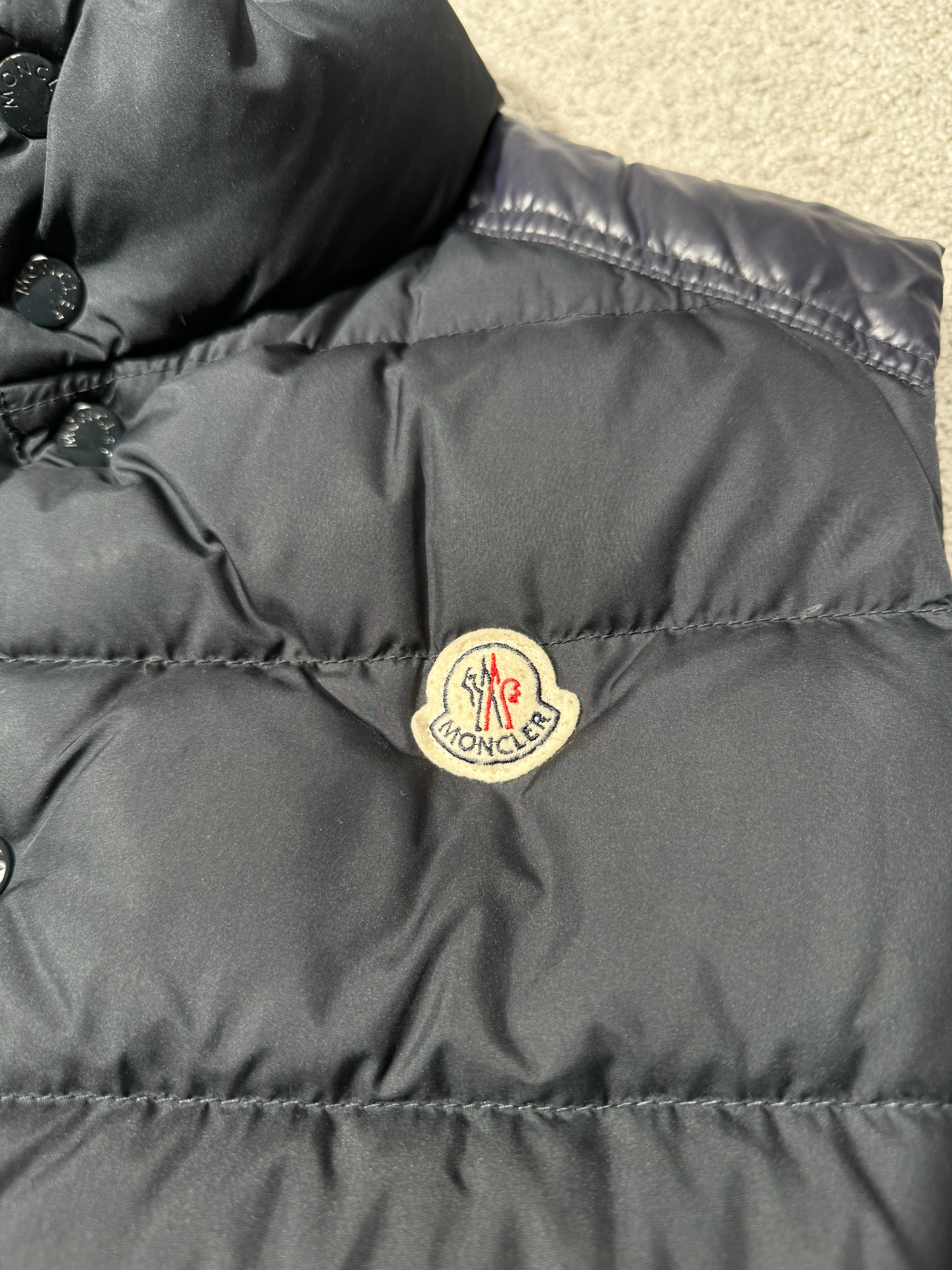 Moncler Cheval Liivi                   (Fittaa XS-S)