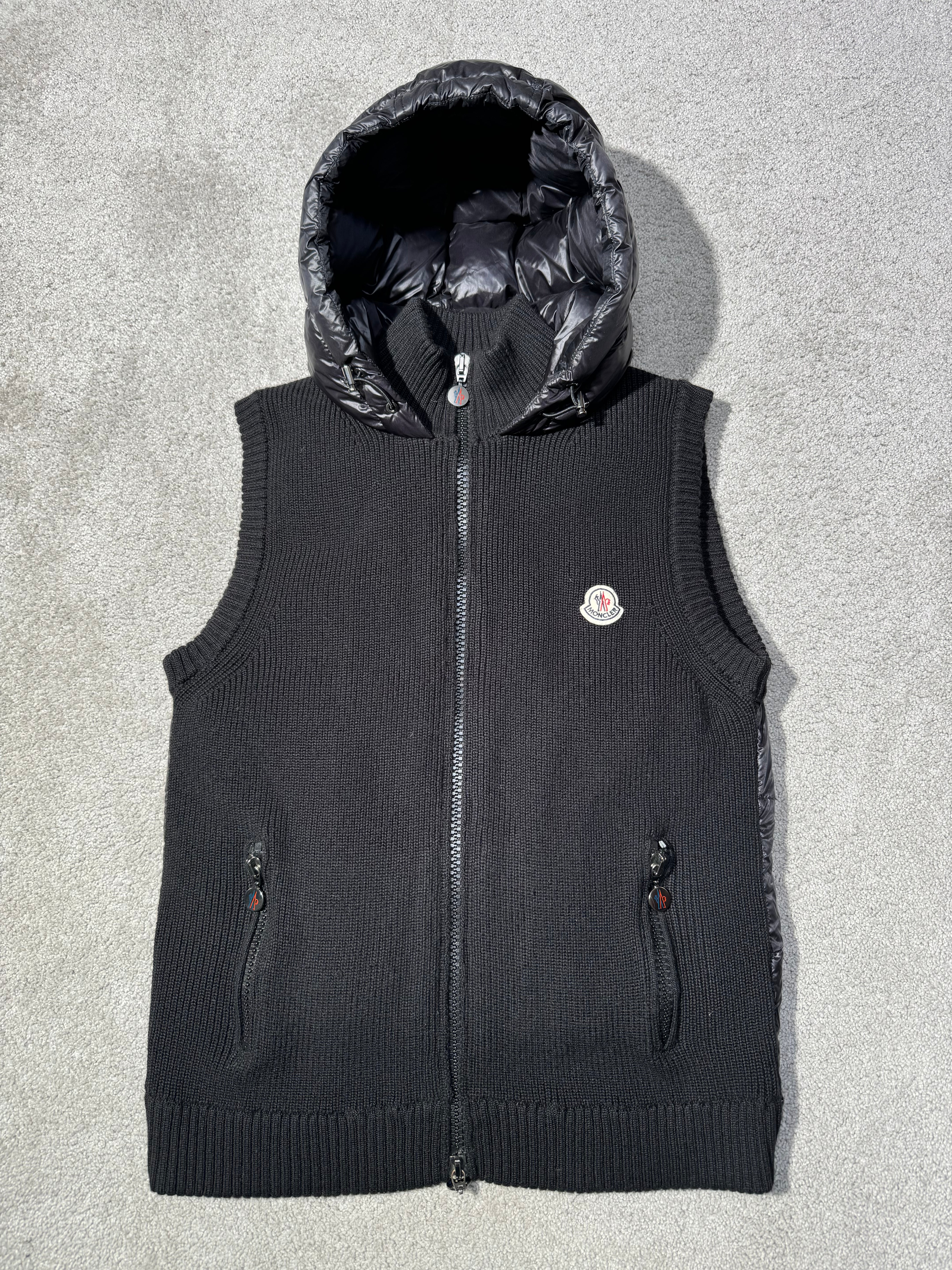 Moncler Liivi                               (Fittaa S)