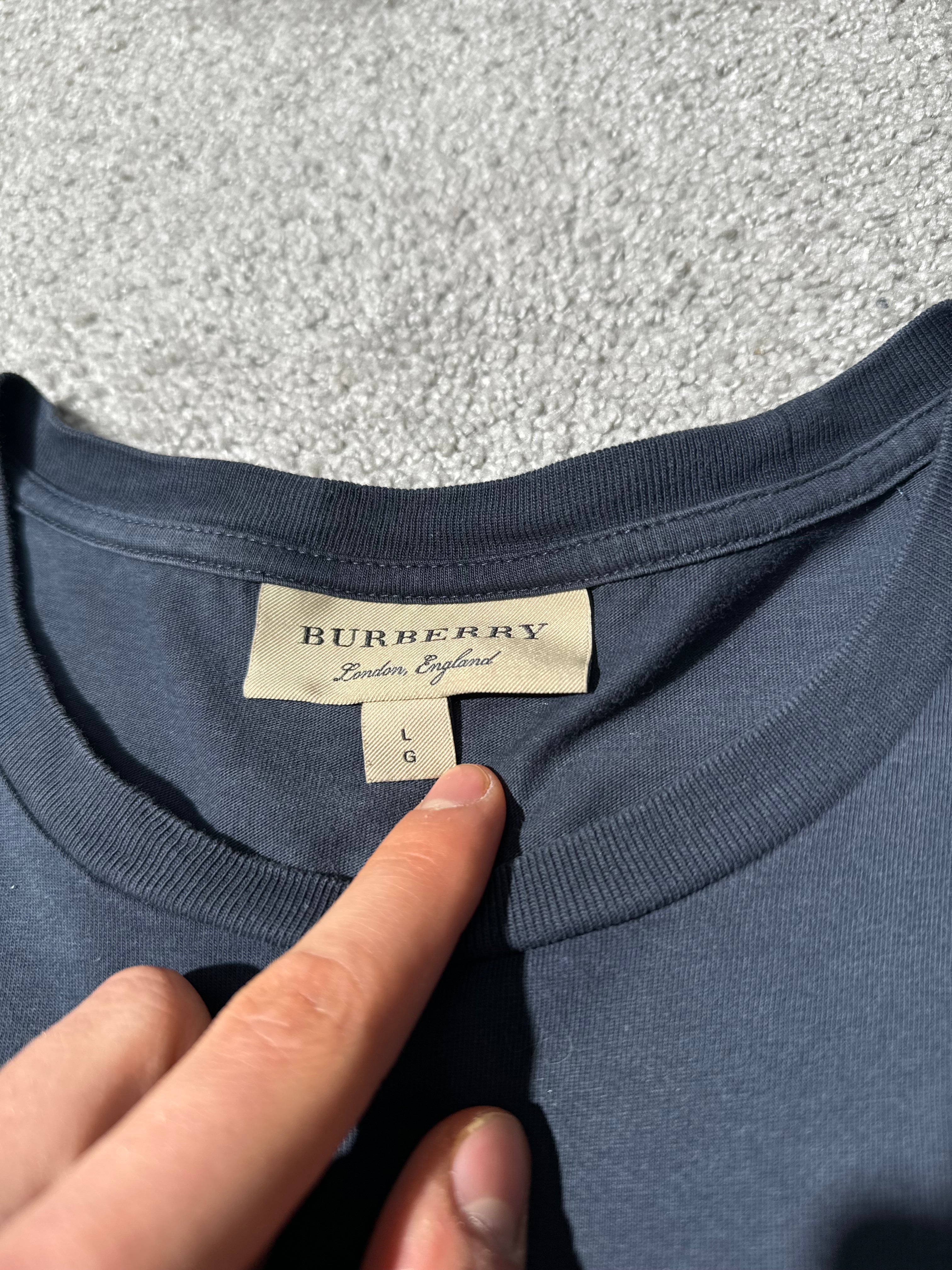 Burberry T-Paita                      (Fittaa M)