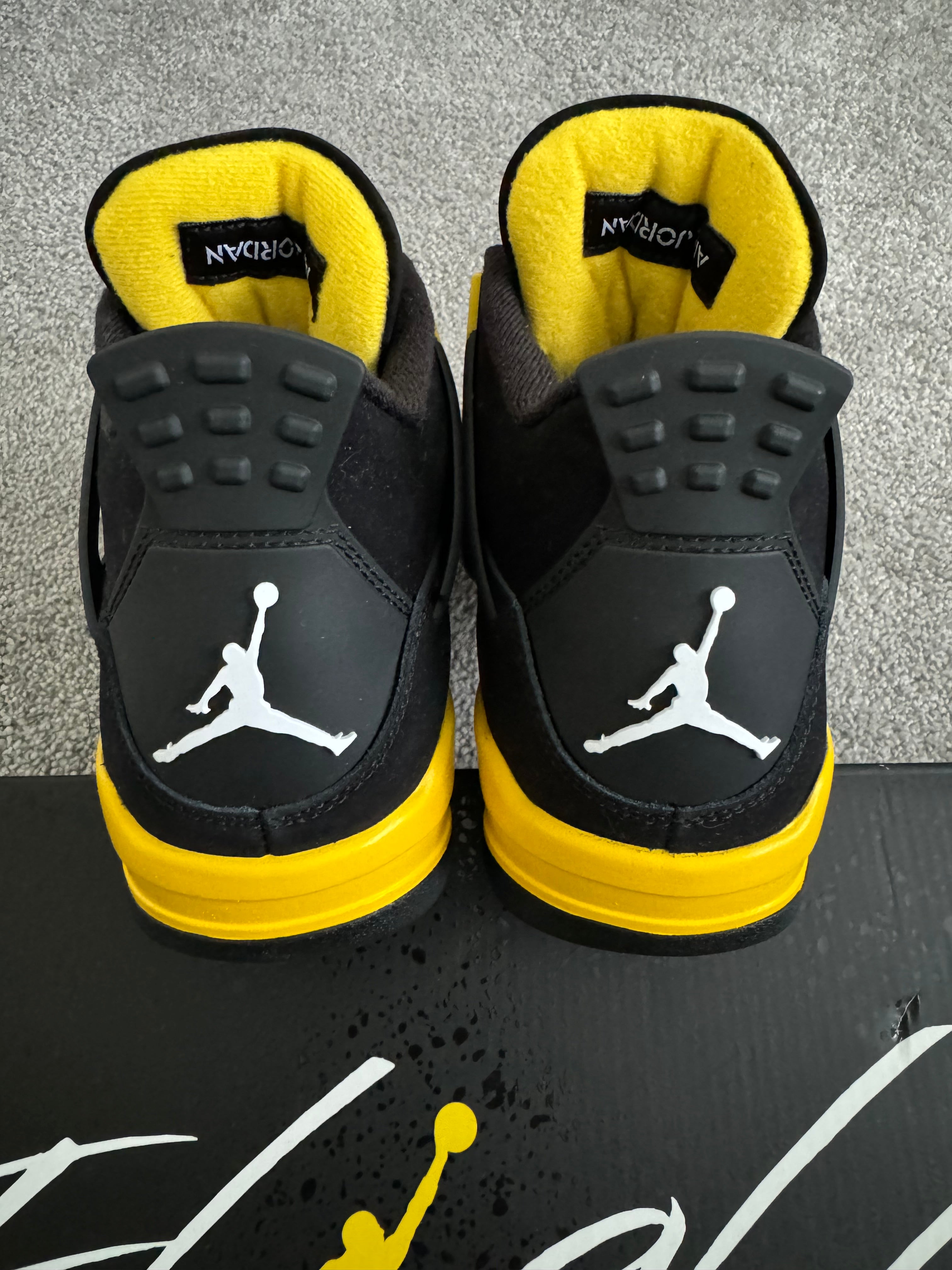 Jordan 4 Retro Thunder (EU 40)