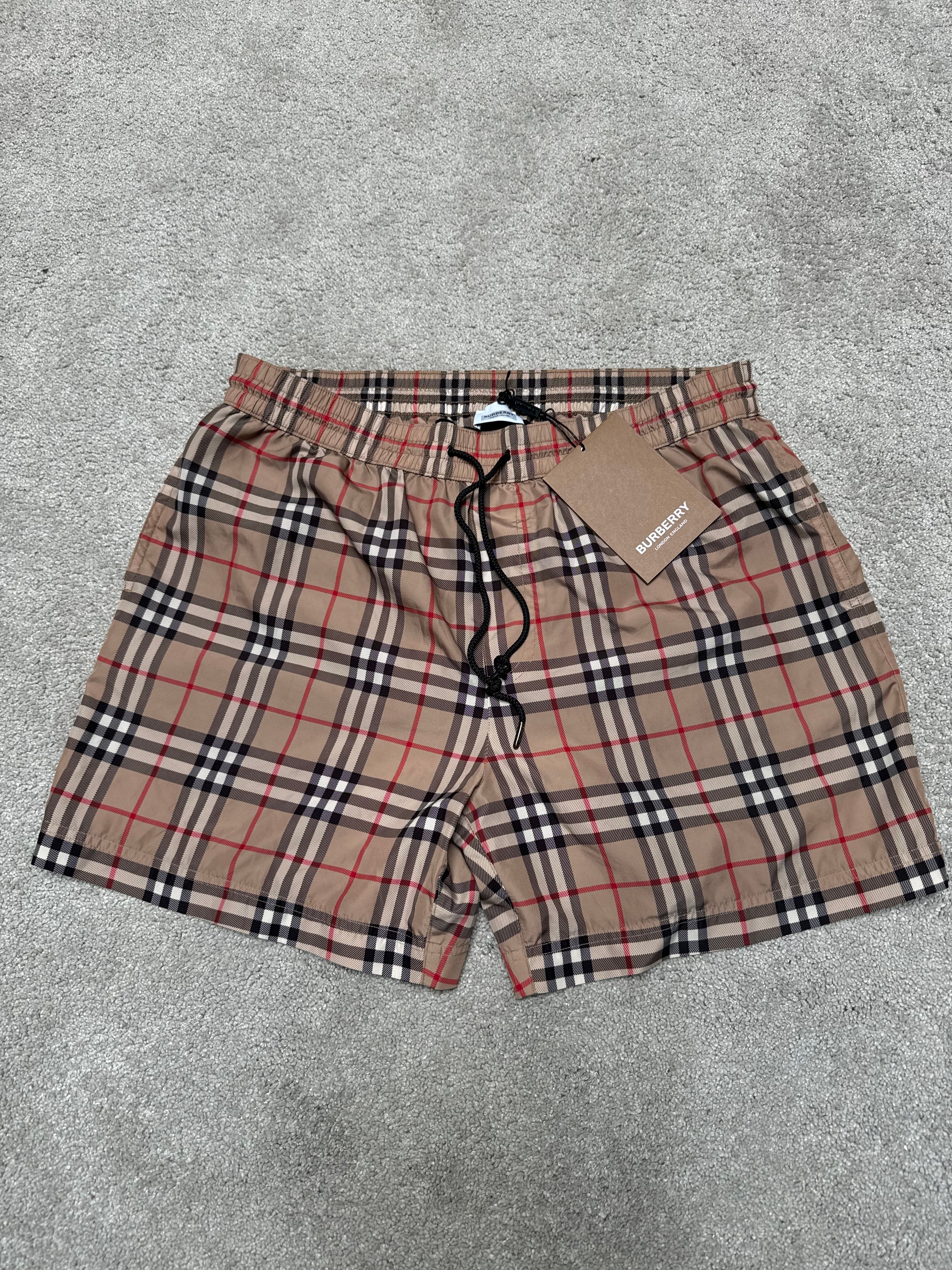 Burberry Shorts (Fittaa L)