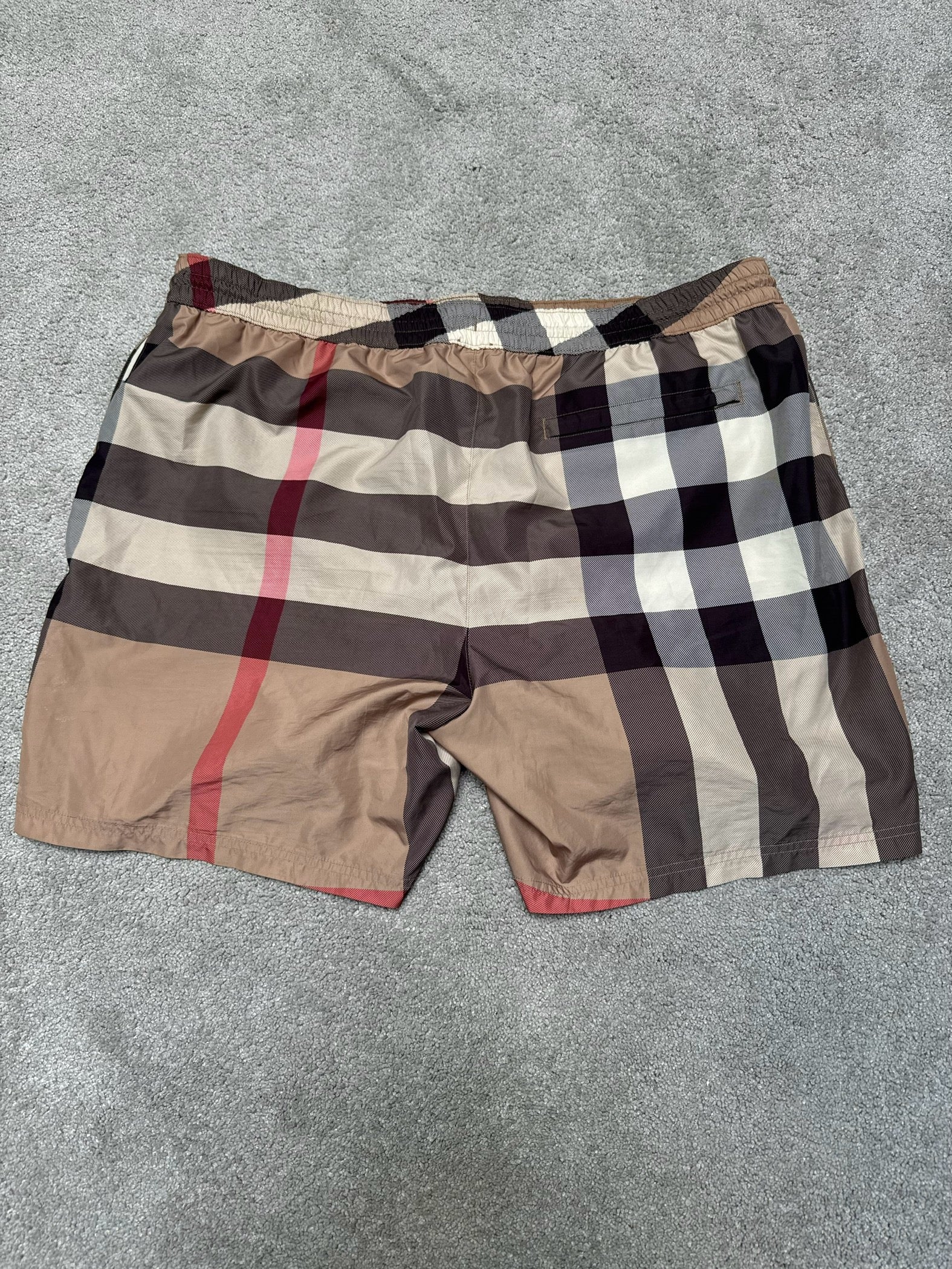 Burberry Shorts (Fittaa XL)