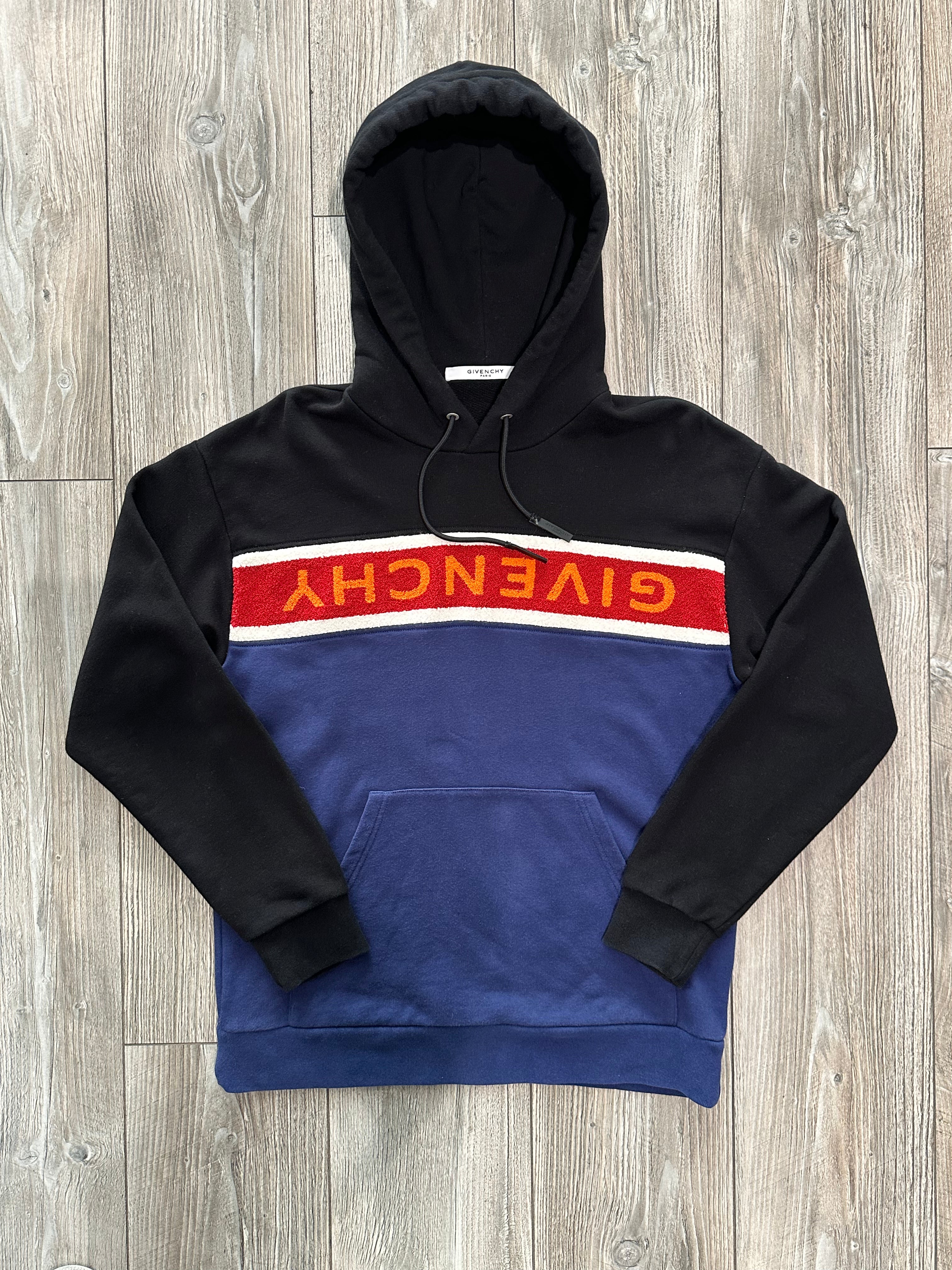 Givenchy Hoodie (Fittaa S)