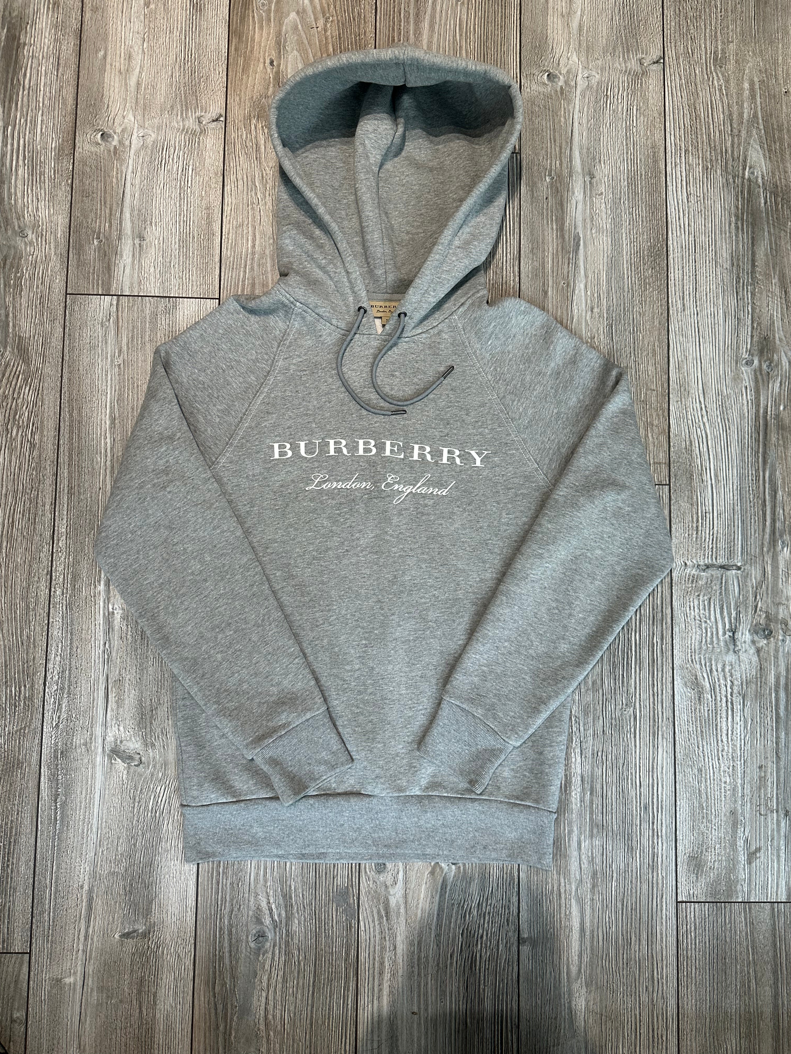 Burberry Hoodie (Fittaa XS)