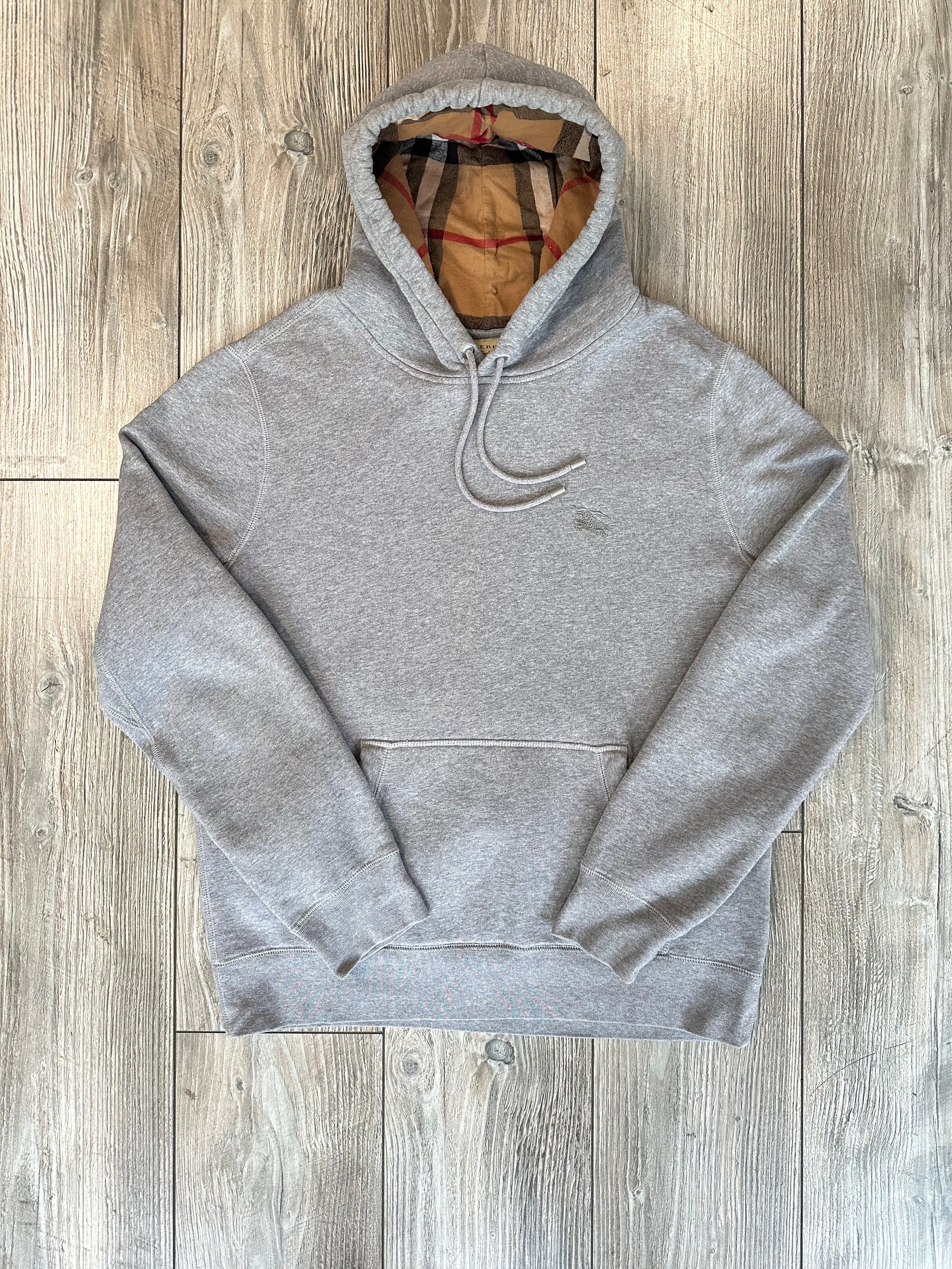 Burberry Hoodie (Fittaa M)