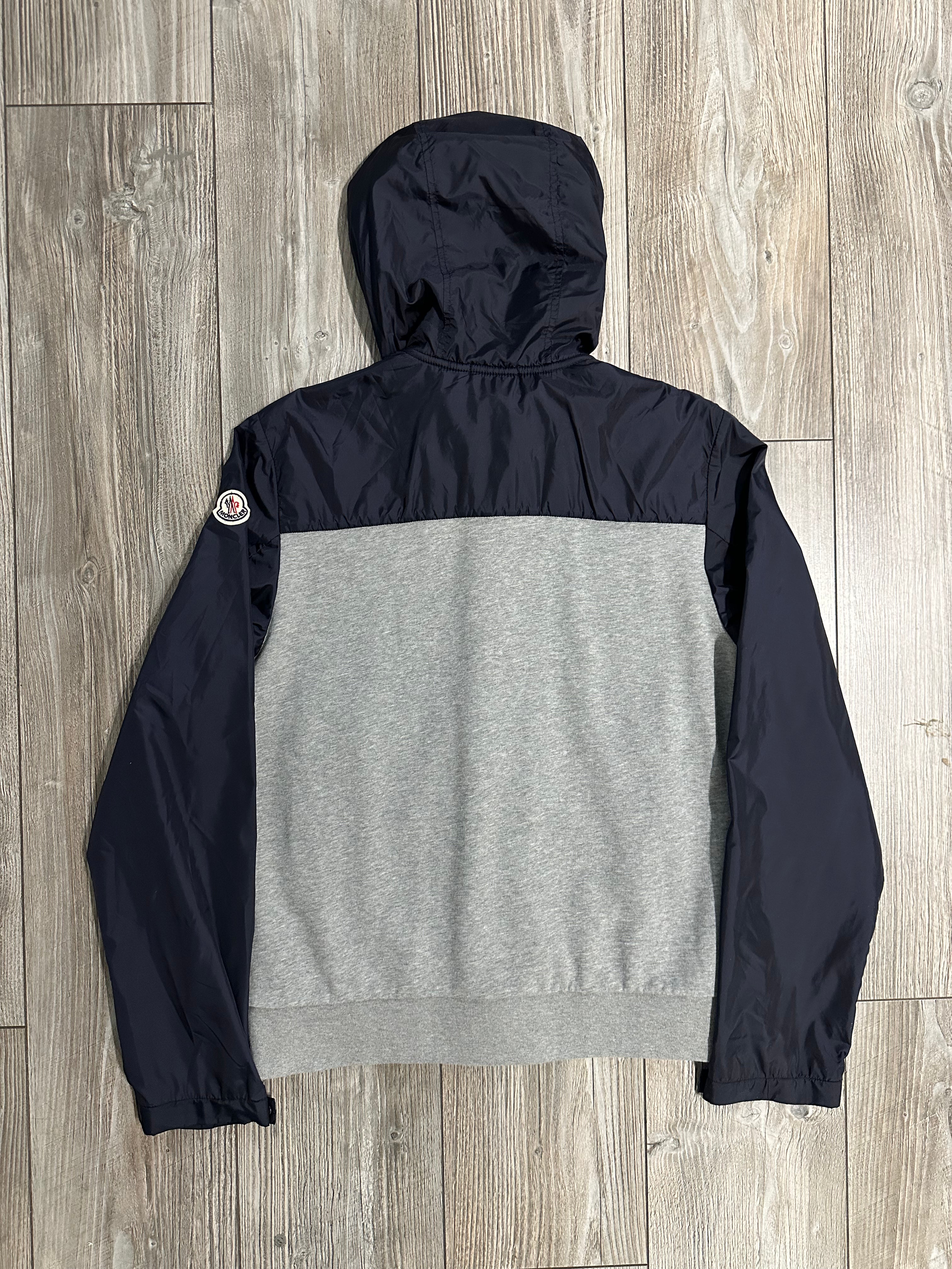 Moncler Cardigan (Fittaa M)
