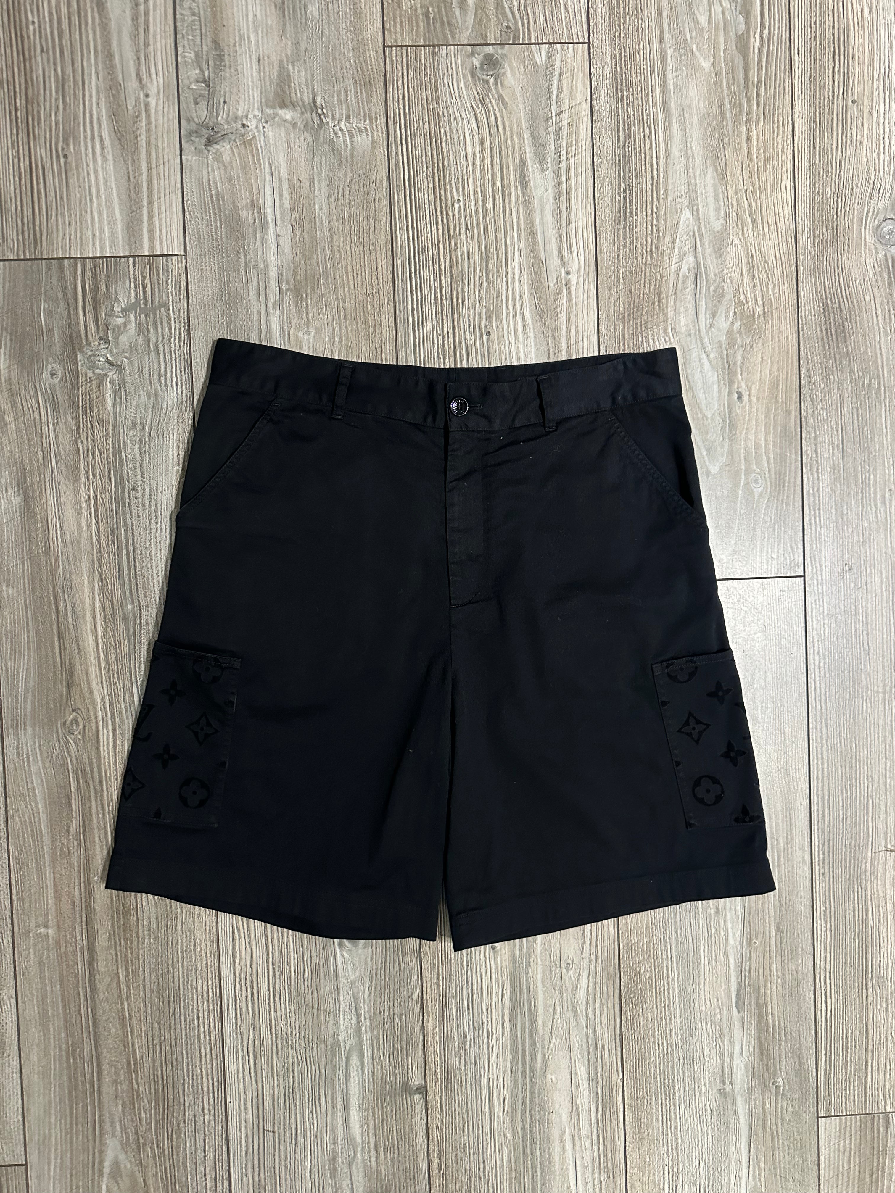 Louis Vuitton Shorts (Fittaa M)