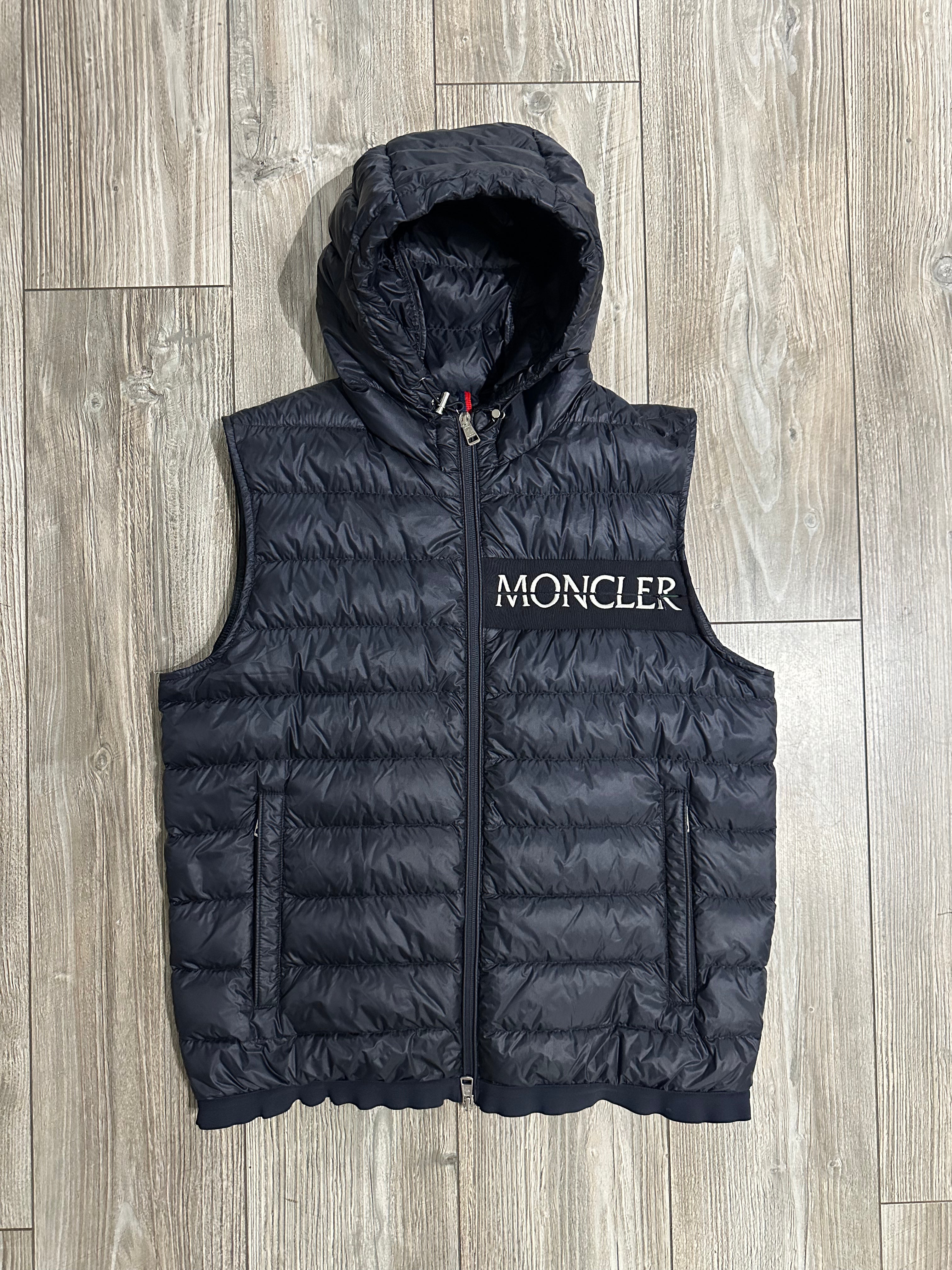 Moncler Vest (Fittaa M)