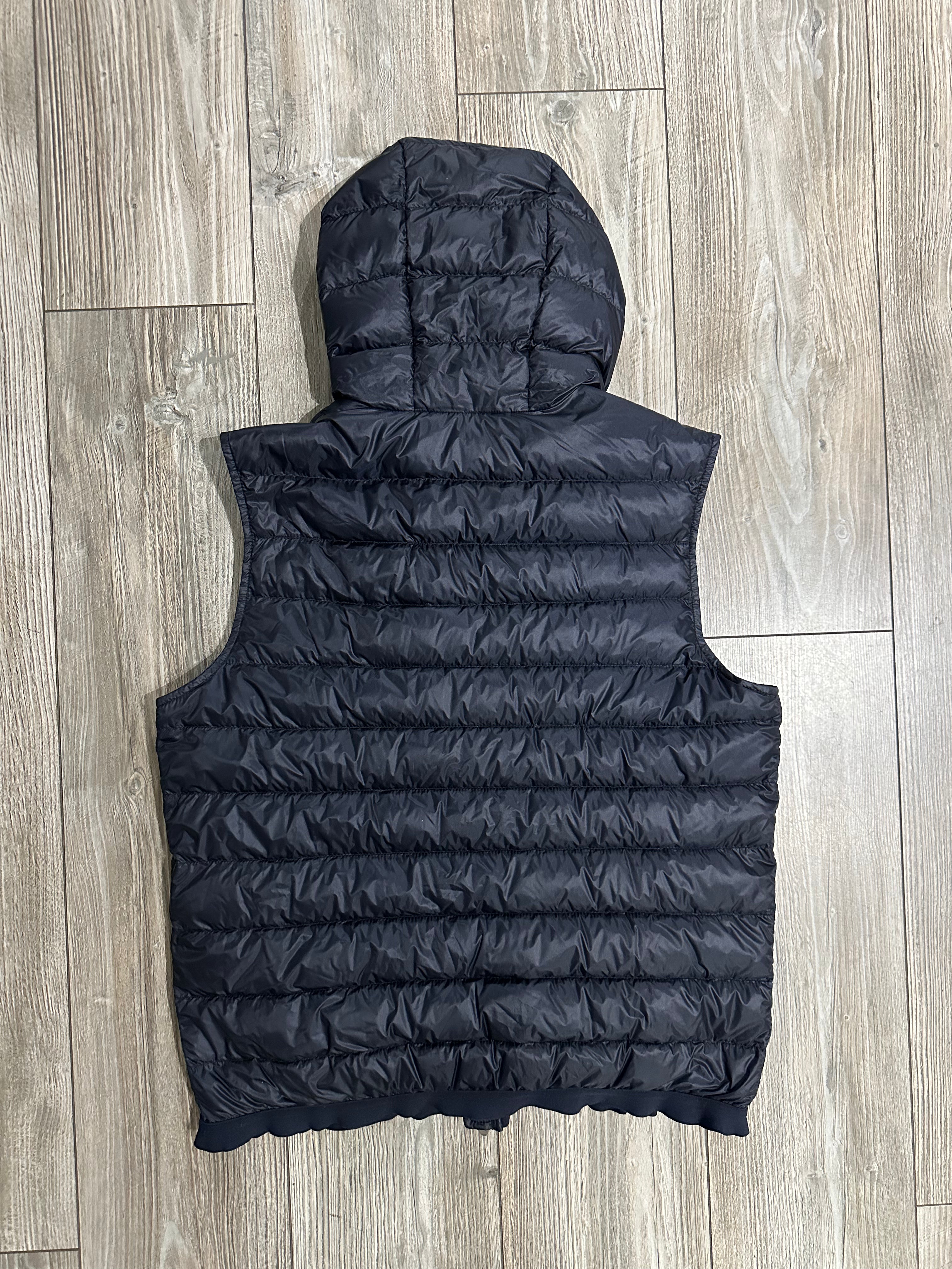 Moncler Vest (Fittaa M)