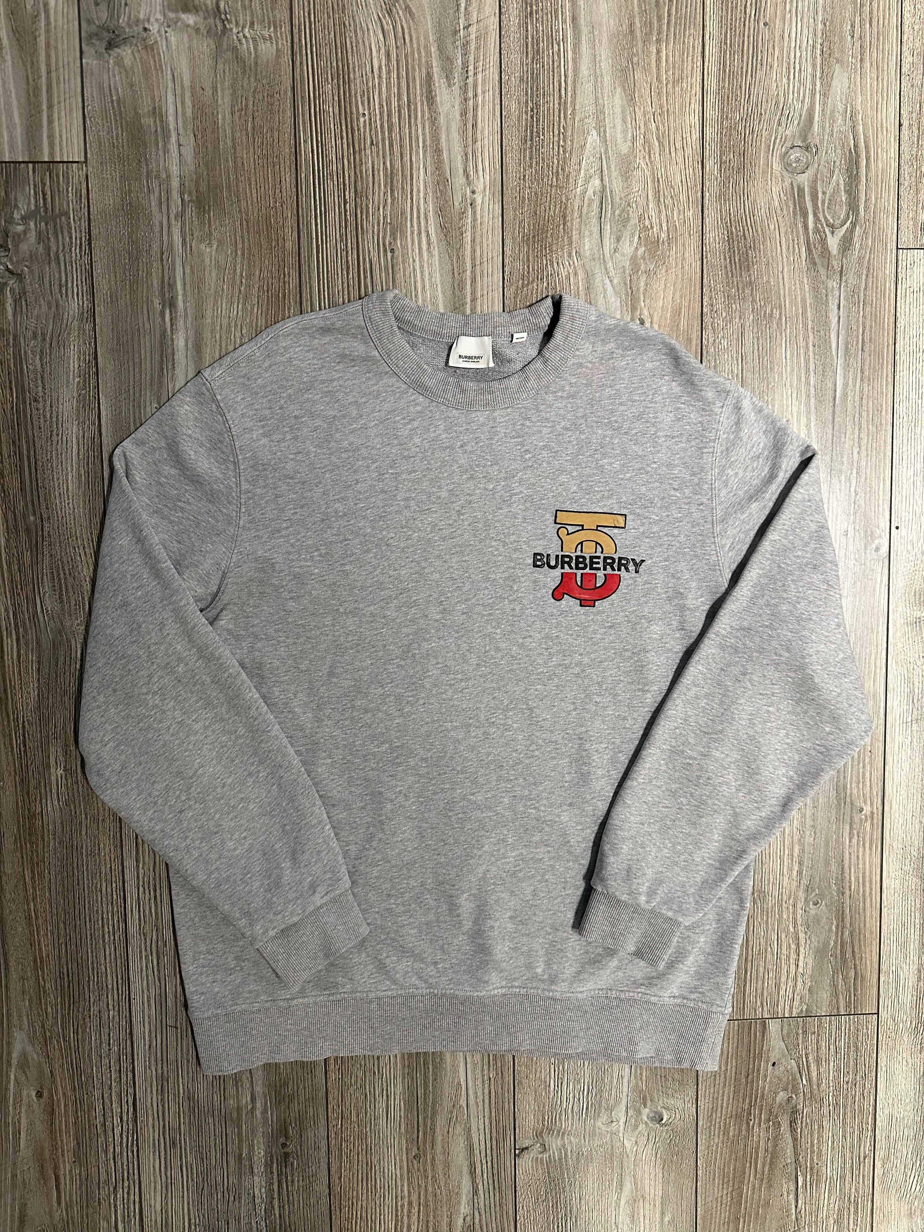 Burberry Sweater (Fittaa L)