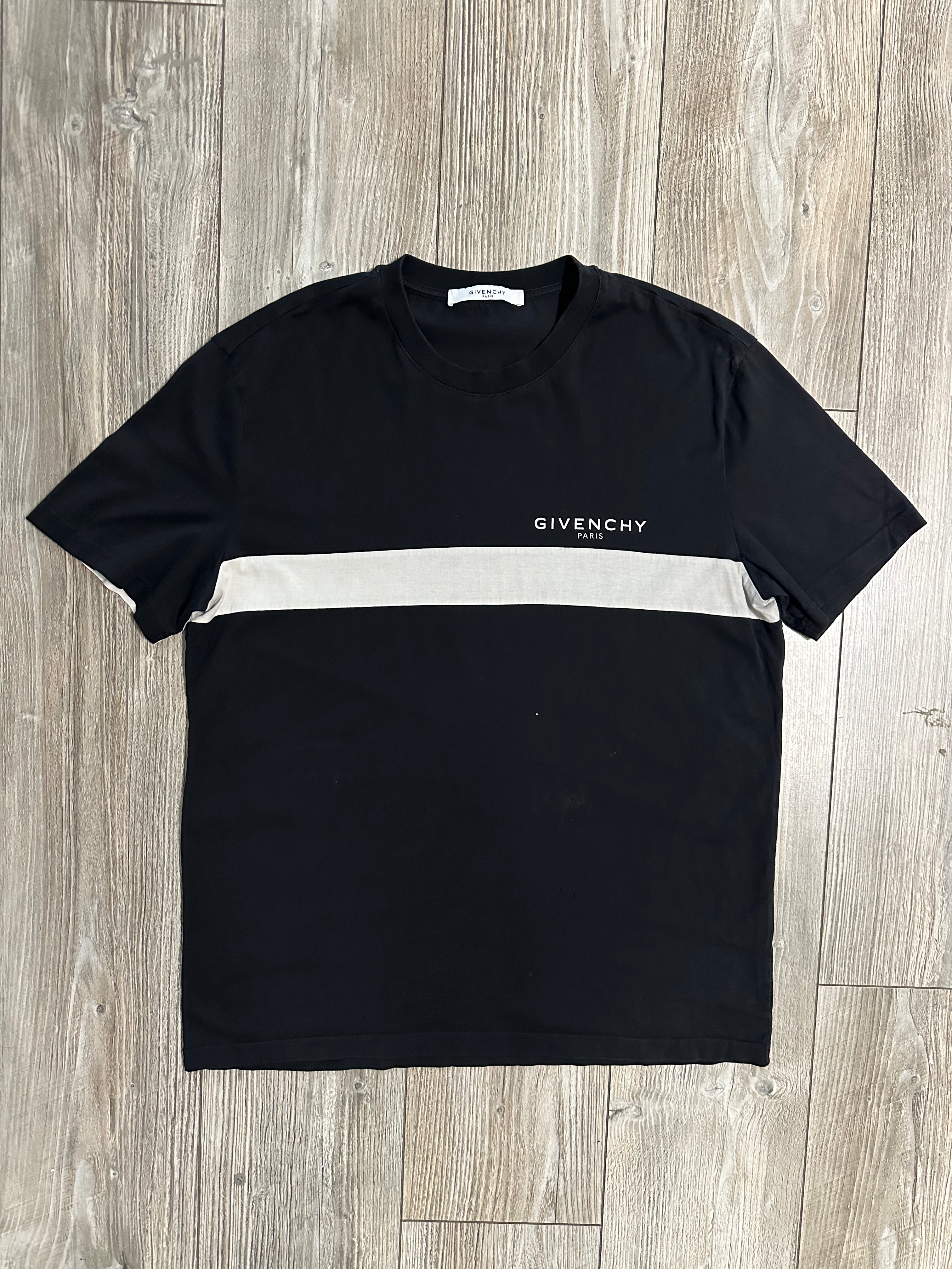 Givenchy T-Shirt (Fittaa M)