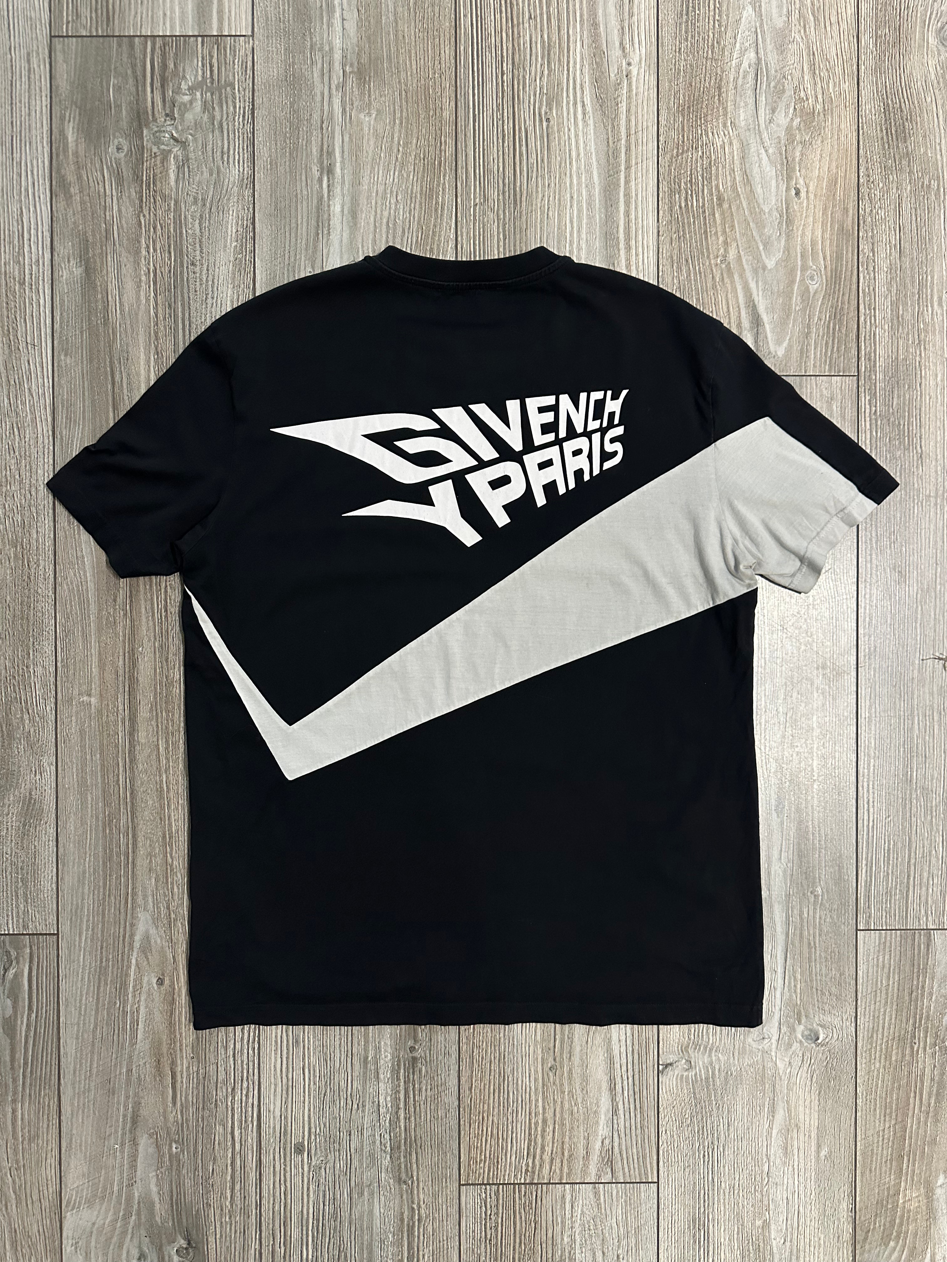 Givenchy T-Shirt (Fittaa M)
