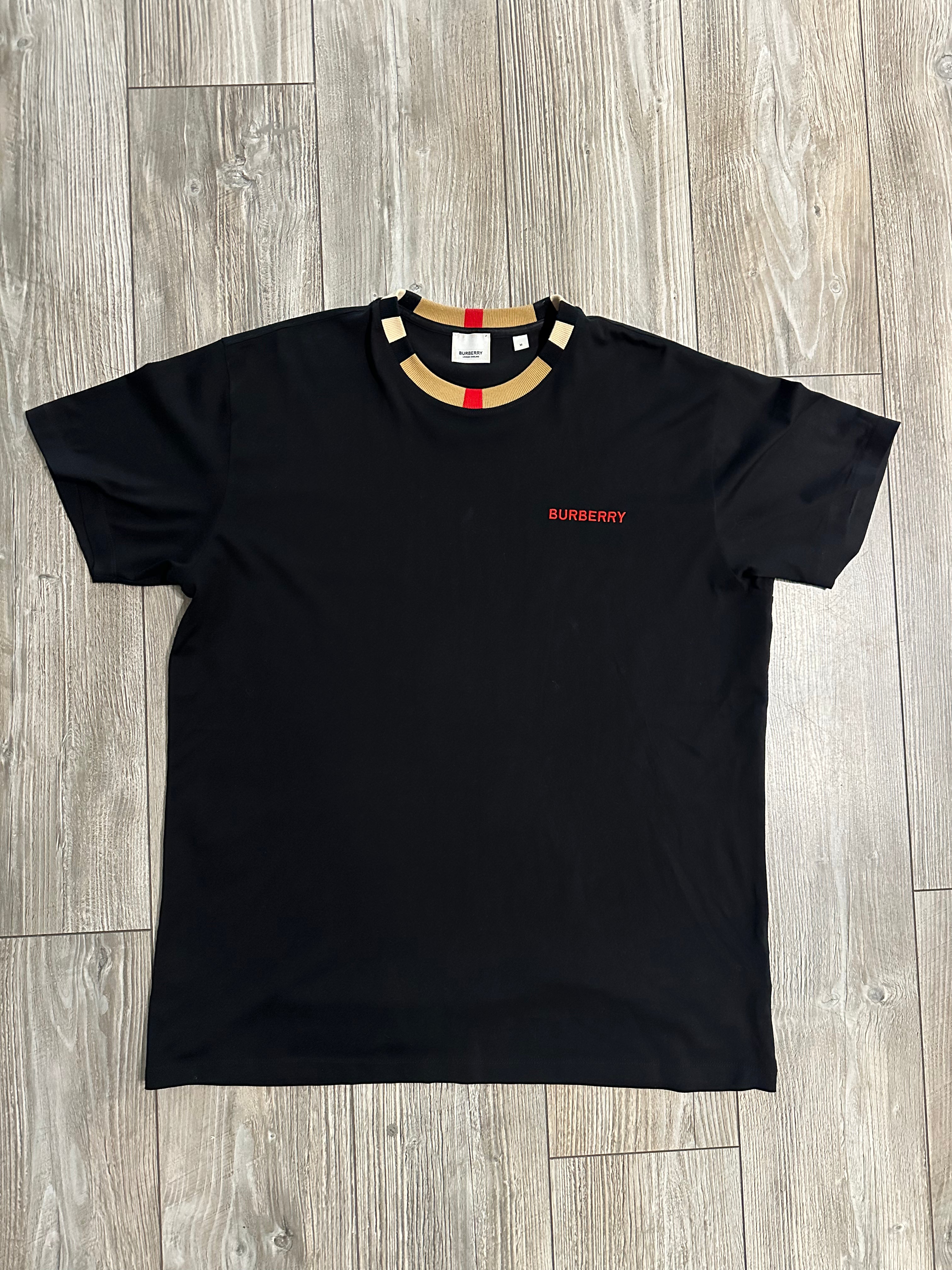 Burberry T-Shirt (Fittaa L)