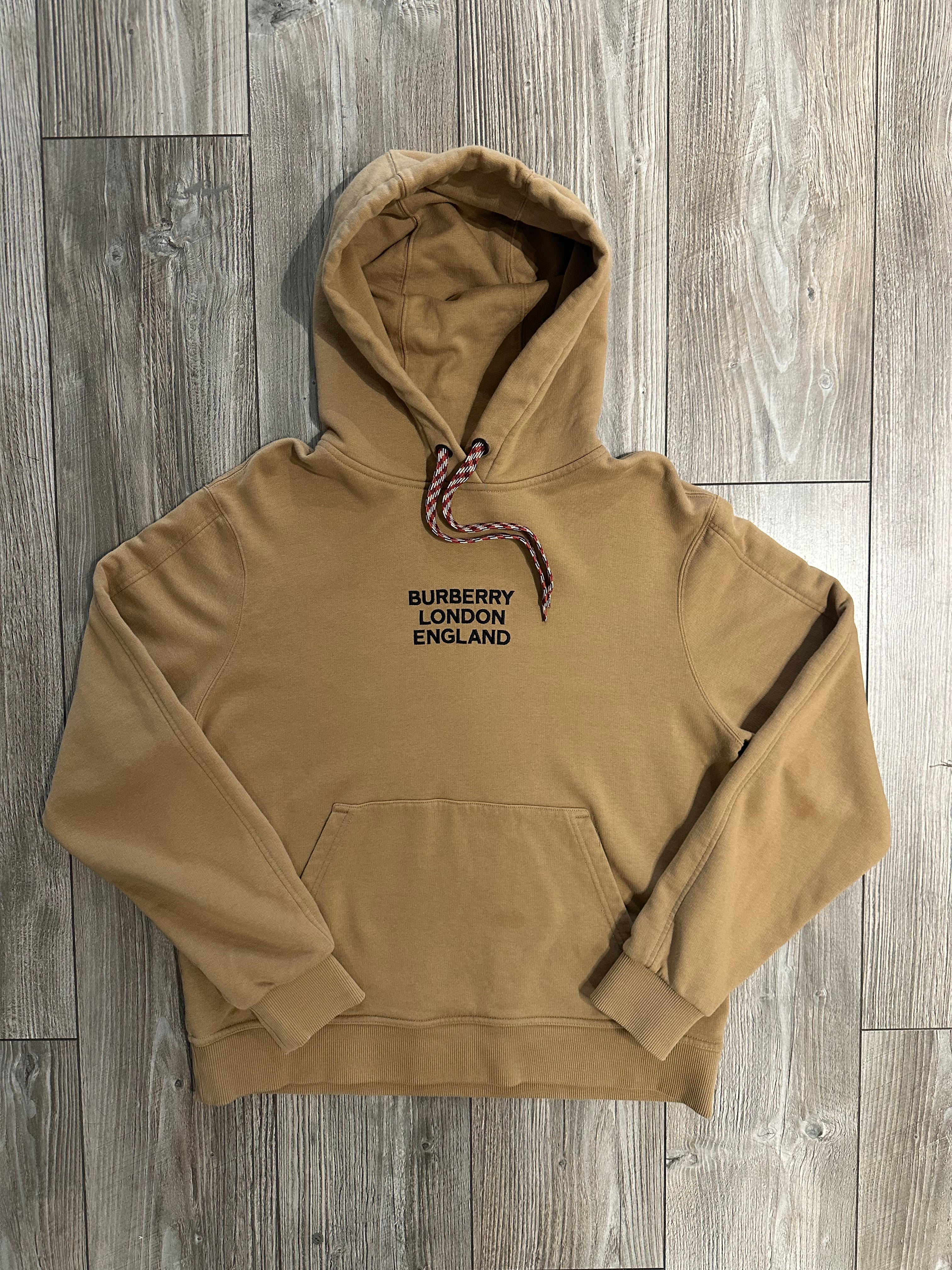 Burberry Hoodie (Fittaa M)