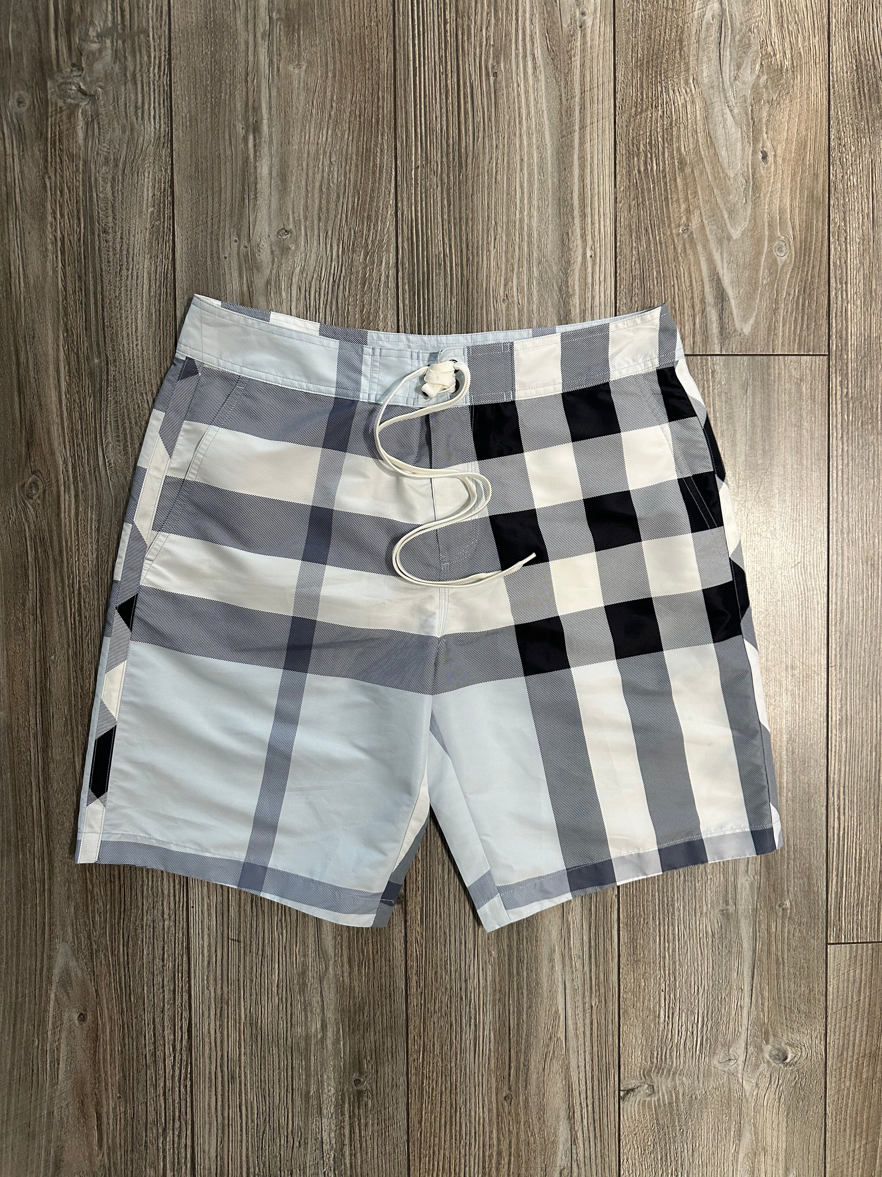 Burberry Shorts (Fittaa L)