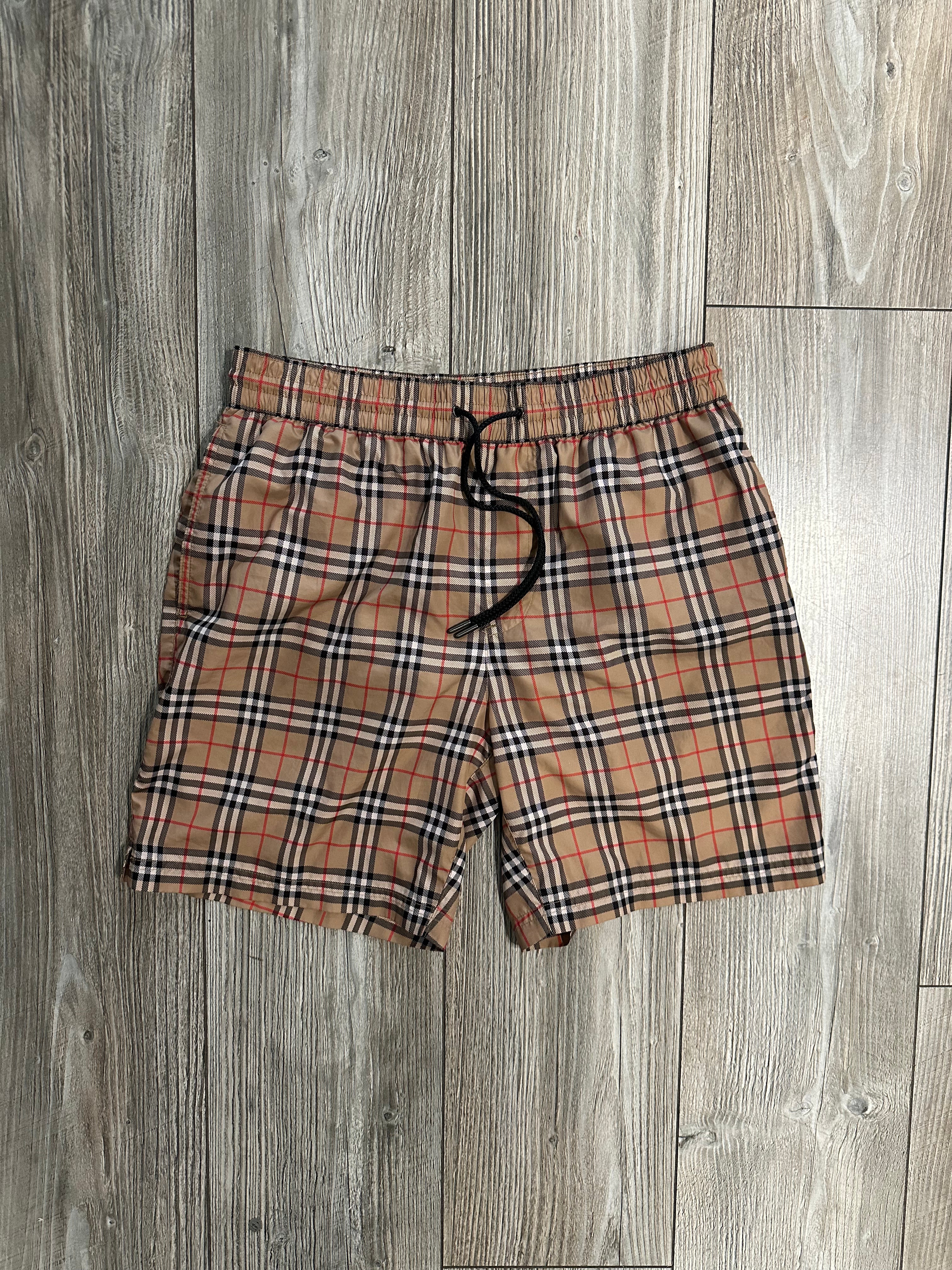 Burberry Shorts (Fittaa S)