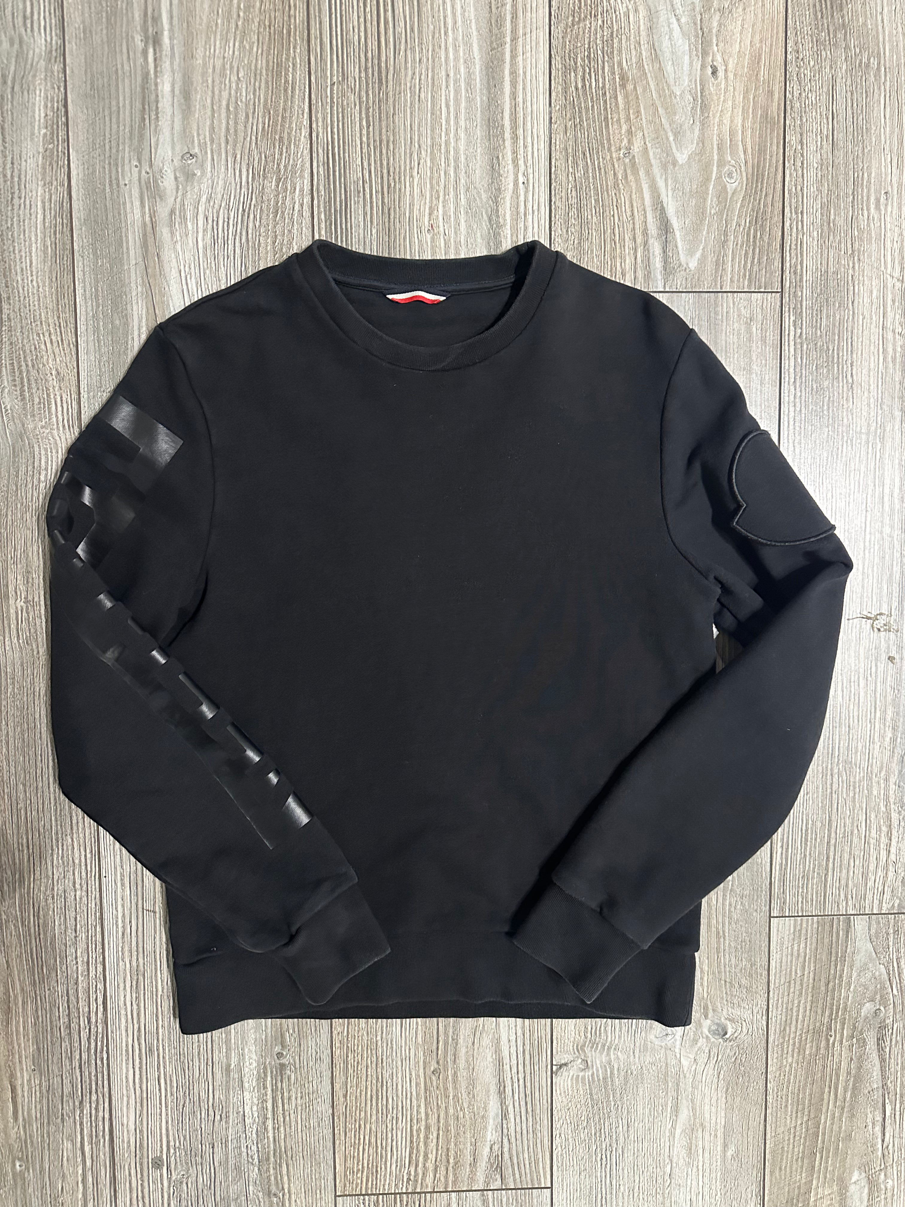 Moncler Sweater (Fittaa XS)