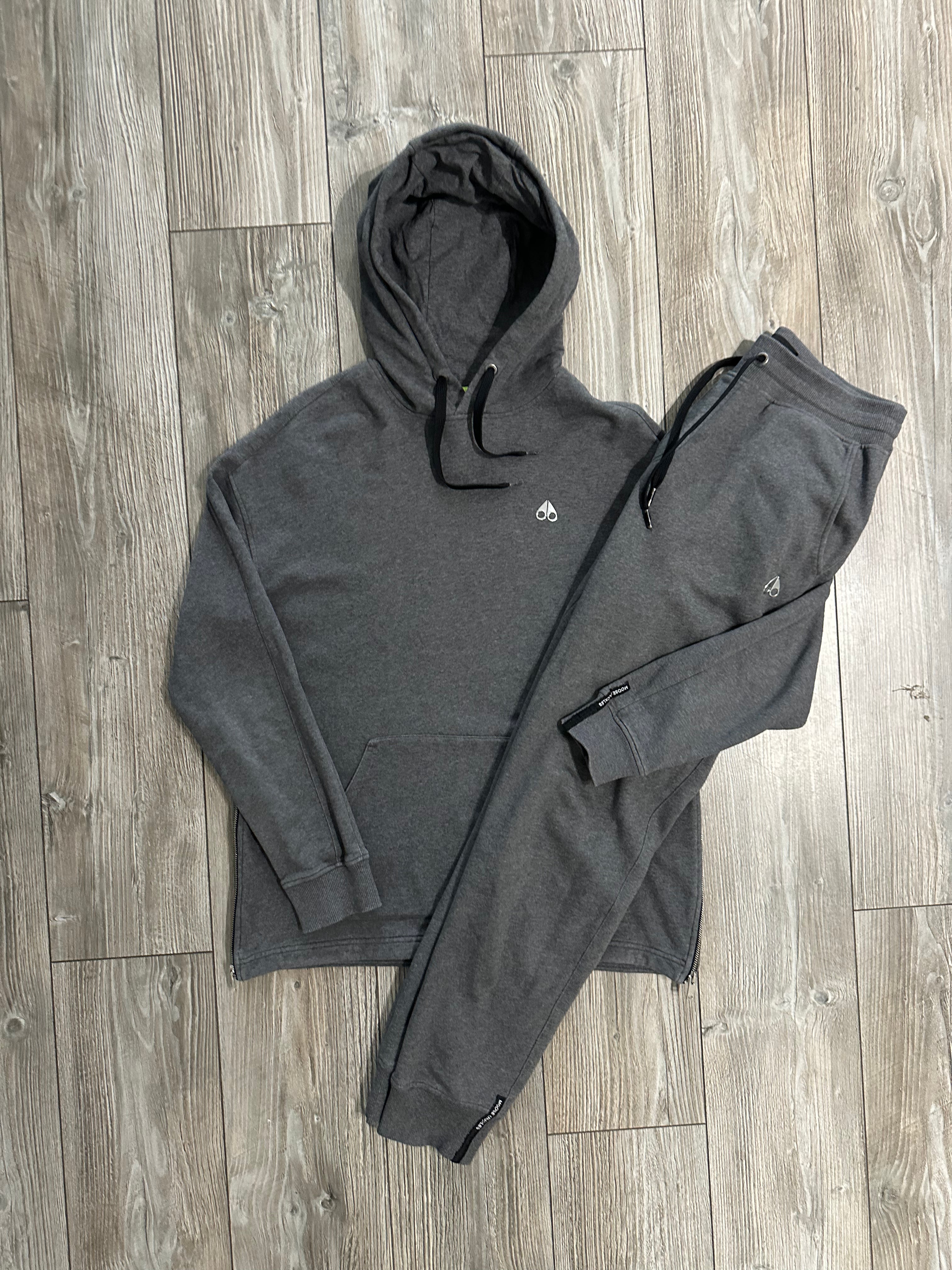Moose Knuckles Tracksuit (Fittaa M)