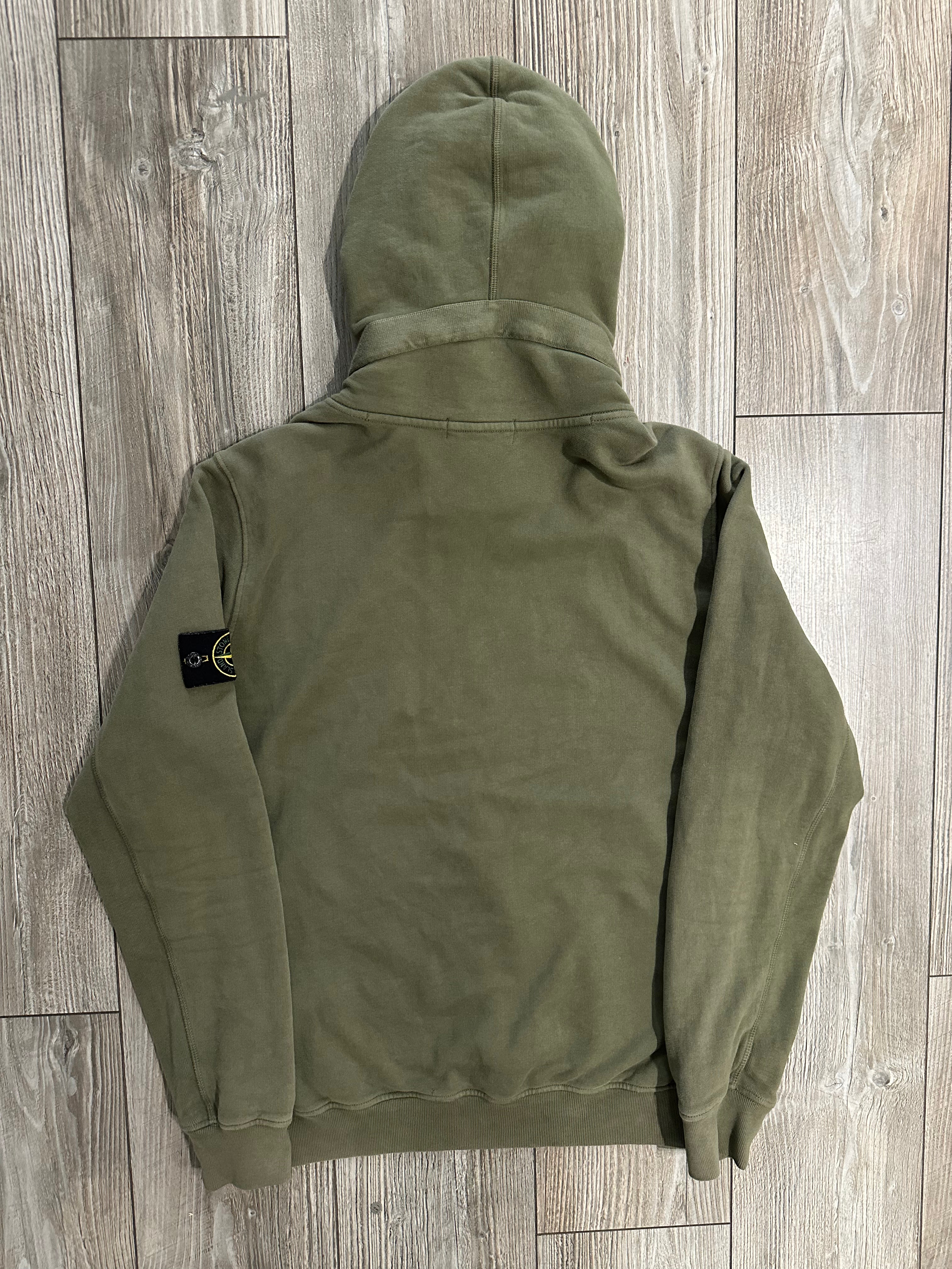 Stone Island Hoodie (Fittaa L)
